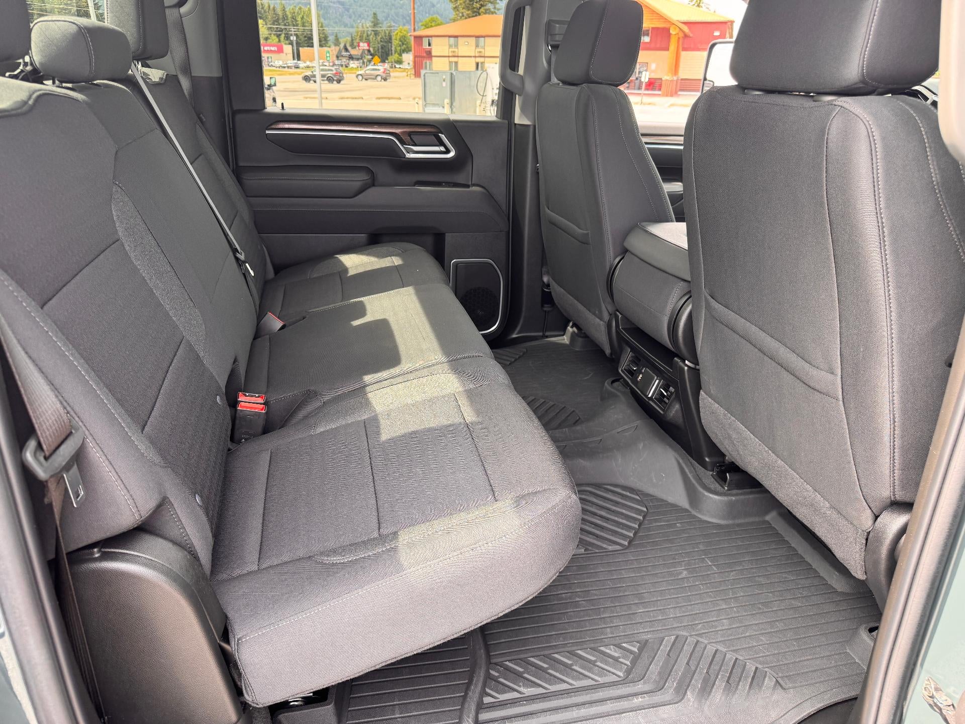 2025 Chevrolet Silverado 3500 HD LT / CREW / 6.6 LITER GAS V8 / Z71 OFF ROAD / ADAPTIVE CRUISE / LONG BOX / 1 OWNER / 5K MILES