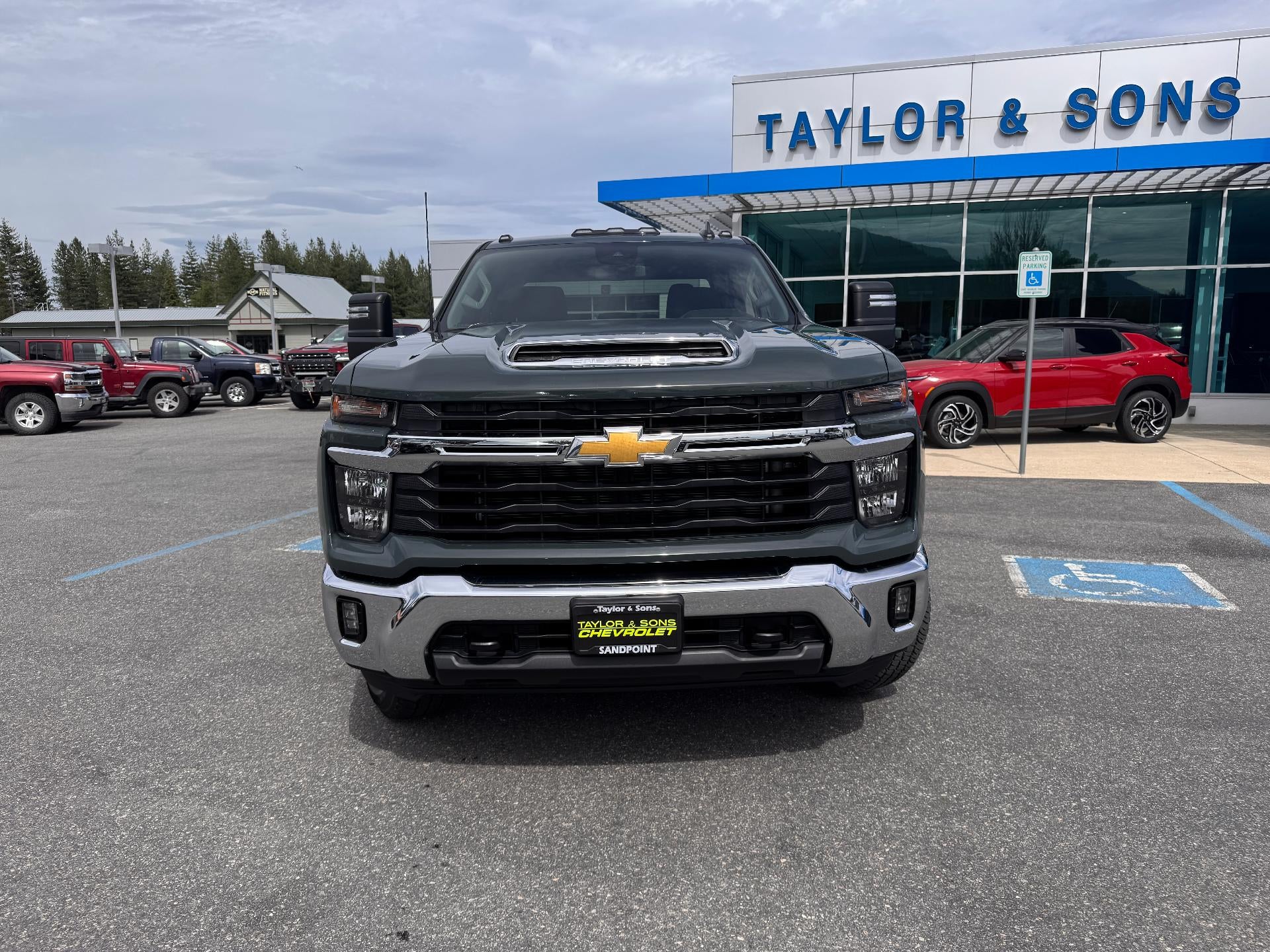 2025 Chevrolet Silverado 3500 HD LT / CREW / 6.6 LITER GAS V8 / Z71 OFF ROAD / ADAPTIVE CRUISE / LONG BOX / 1 OWNER / 5K MILES