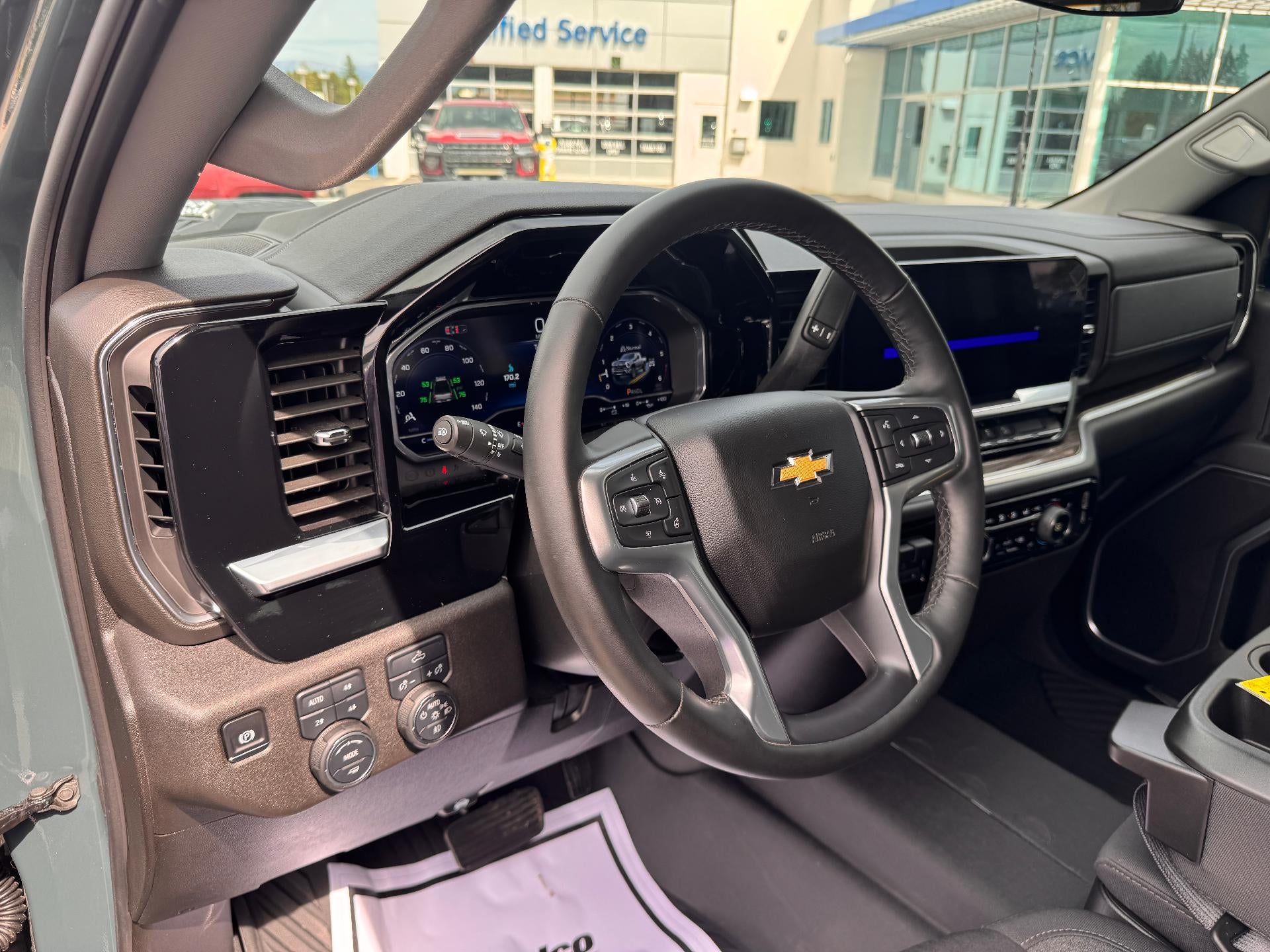 2025 Chevrolet Silverado 3500 HD LT / CREW / 6.6 LITER GAS V8 / Z71 OFF ROAD / ADAPTIVE CRUISE / LONG BOX / 1 OWNER / 5K MILES