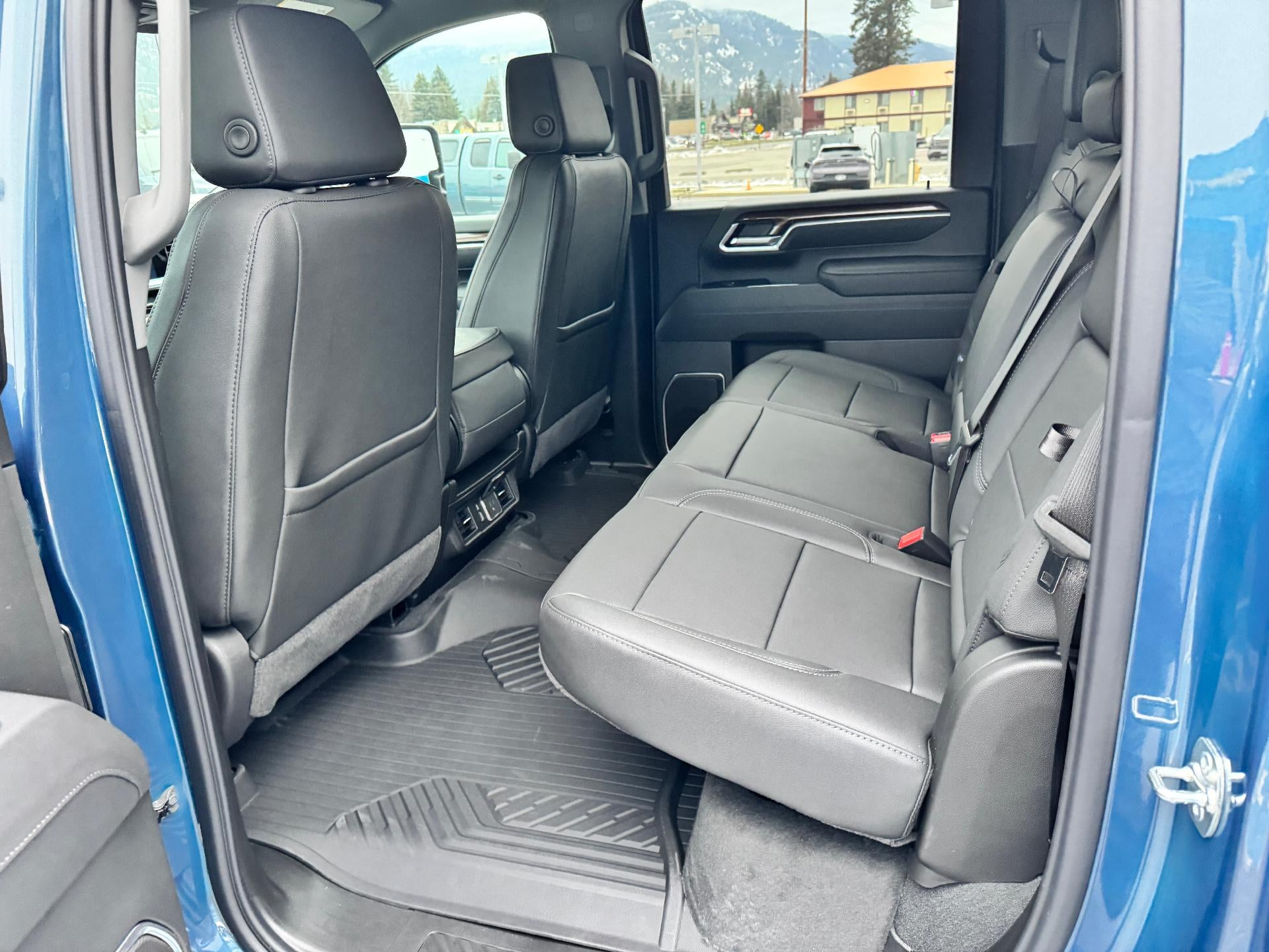 2026 Chevrolet Silverado 3500 HD LT / CREW / DMAX DIESEL / Z71 OFF ROAD / LEATHER / LONG BOX