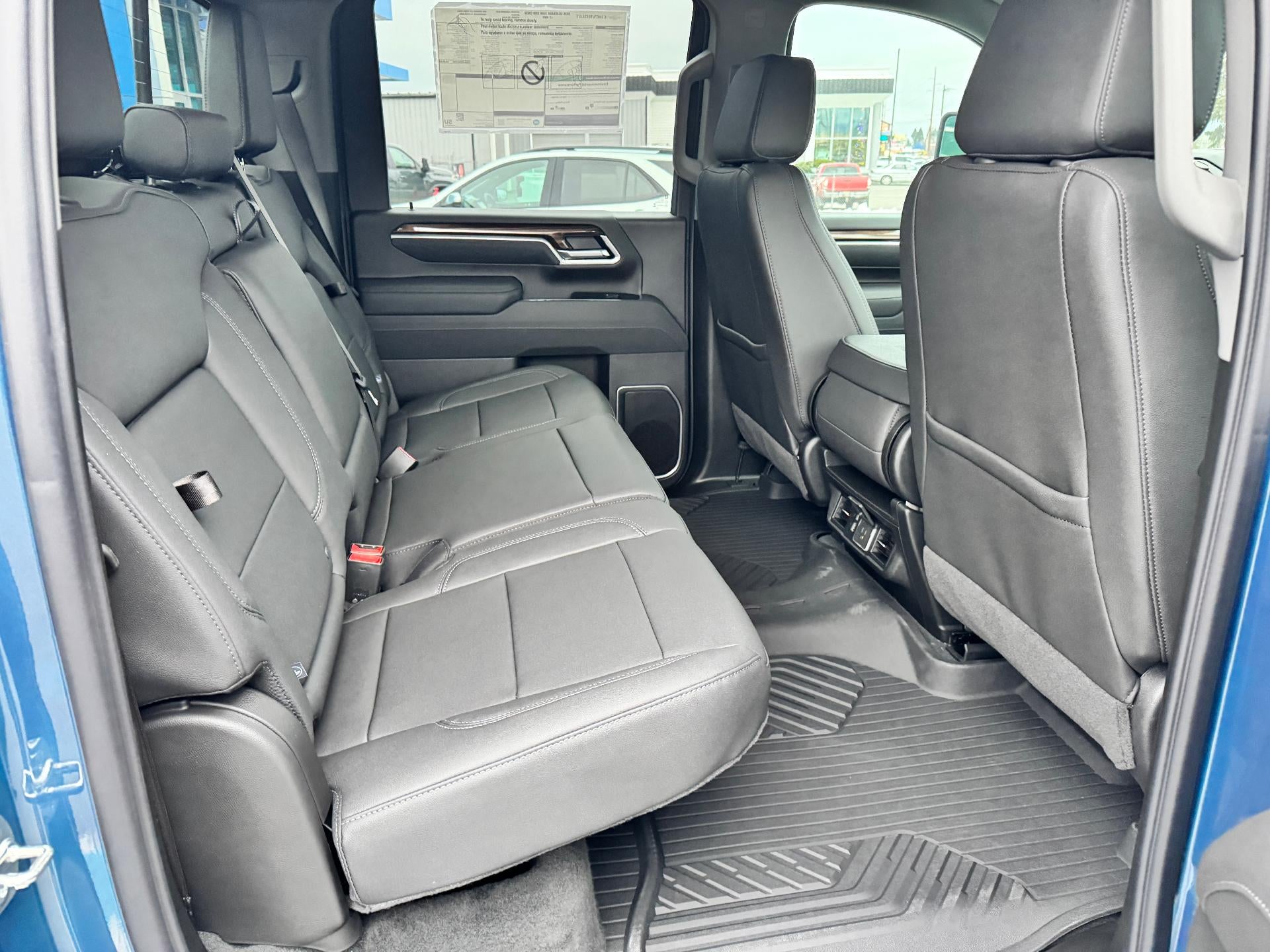 2026 Chevrolet Silverado 3500 HD LT / CREW / DMAX DIESEL / Z71 OFF ROAD / LEATHER / LONG BOX