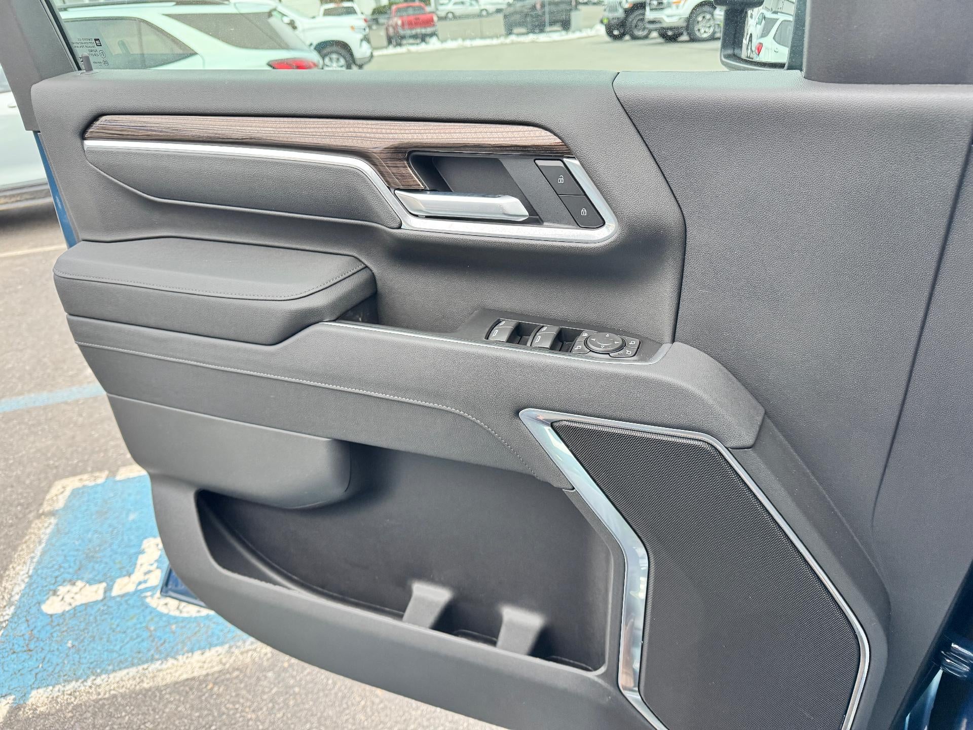 2026 Chevrolet Silverado 3500 HD LT / CREW / DMAX DIESEL / Z71 OFF ROAD / LEATHER / LONG BOX