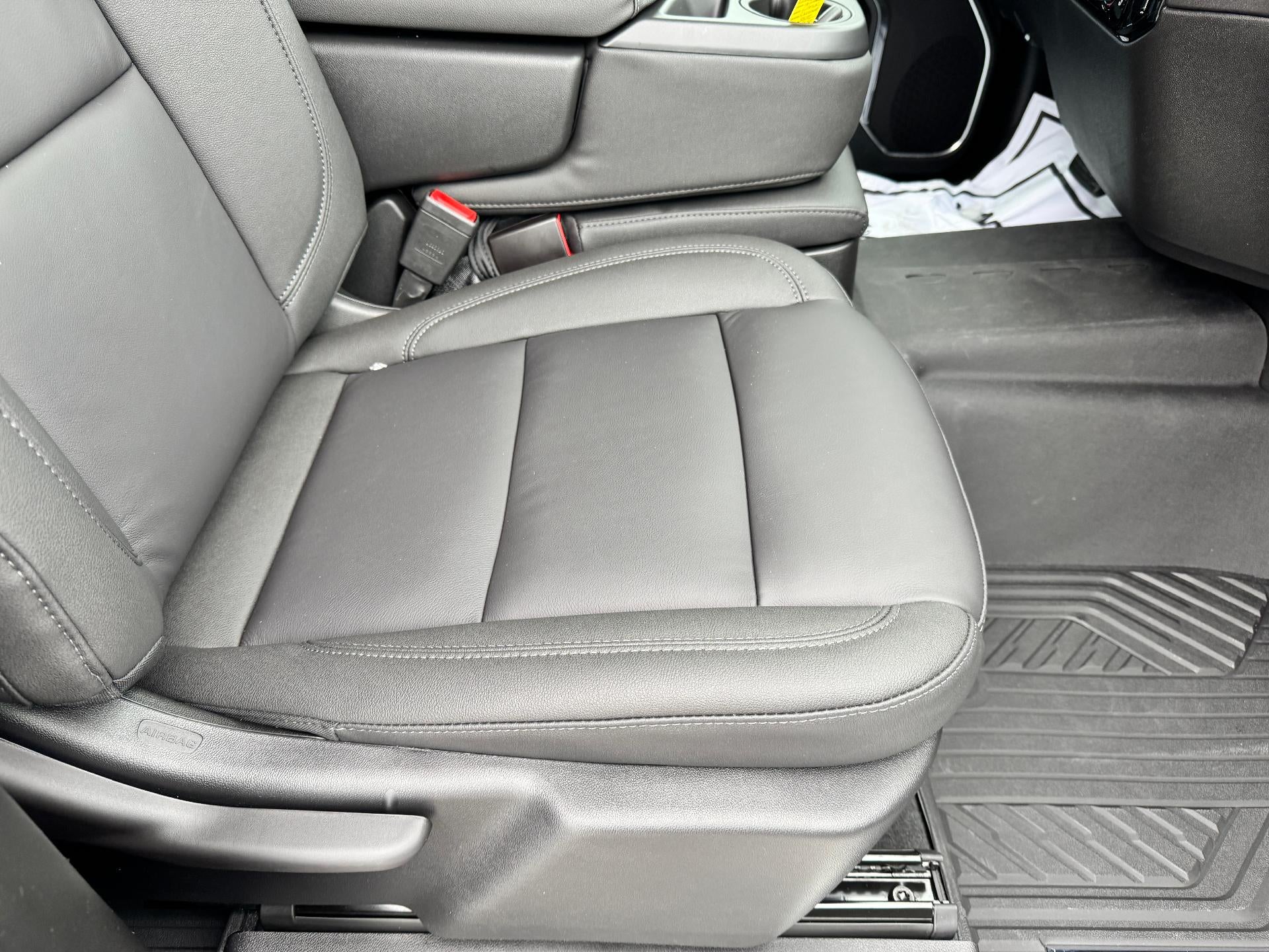 2026 Chevrolet Silverado 3500 HD LT / CREW / DMAX DIESEL / Z71 OFF ROAD / LONG BOX / LEATHER