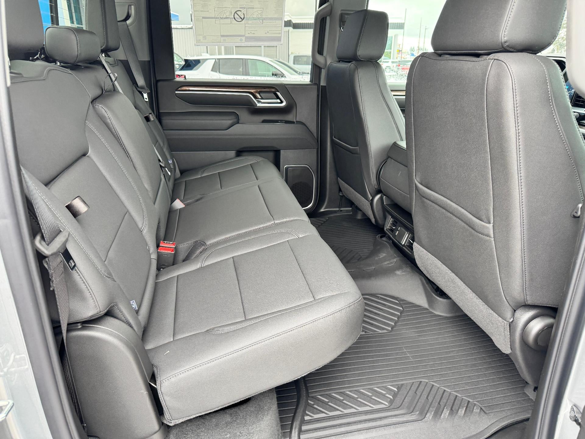 2026 Chevrolet Silverado 3500 HD LT / CREW / DMAX DIESEL / Z71 OFF ROAD / LONG BOX / LEATHER