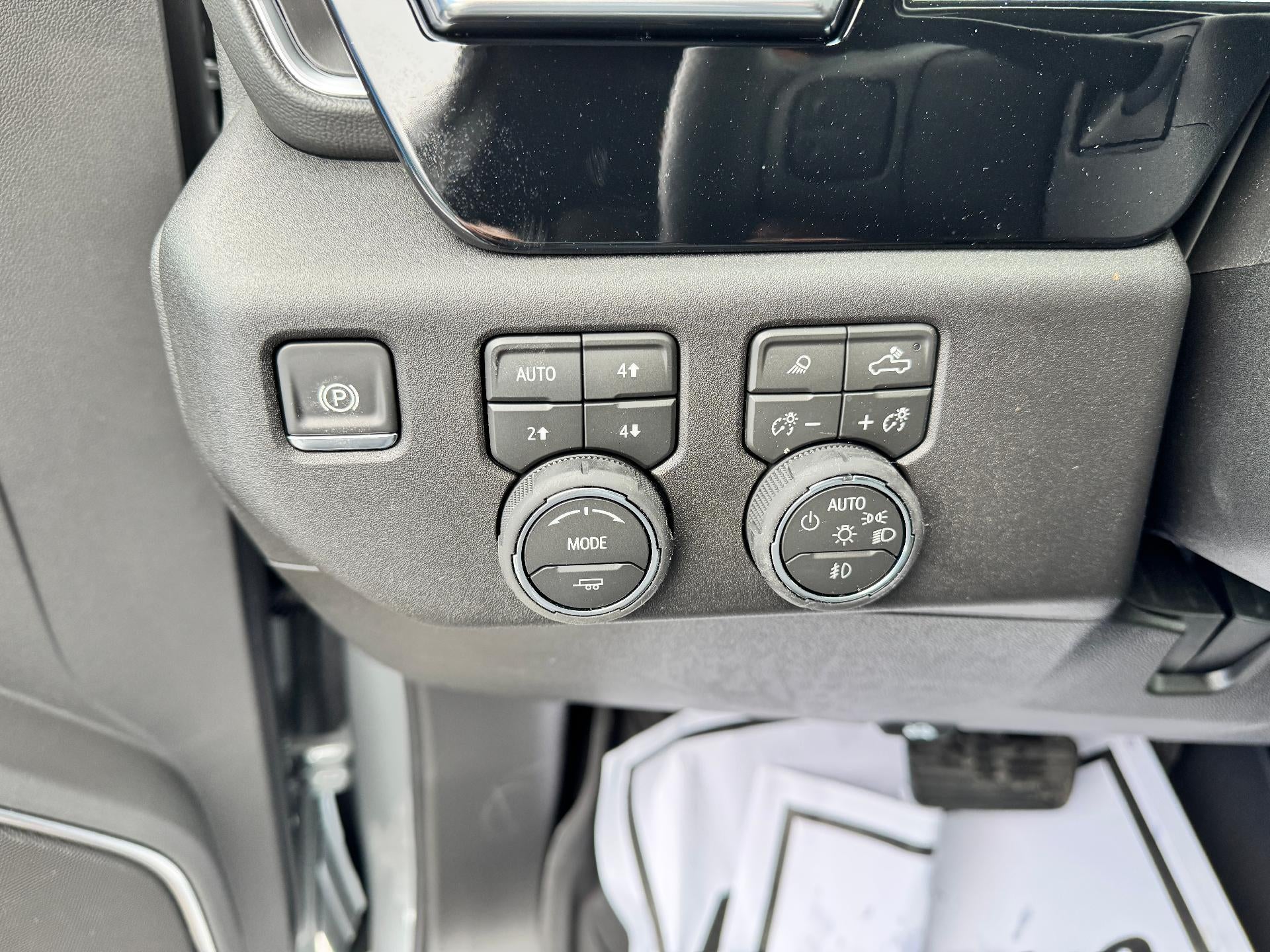 2026 Chevrolet Silverado 3500 HD LT / CREW / DMAX DIESEL / Z71 OFF ROAD / LONG BOX / LEATHER