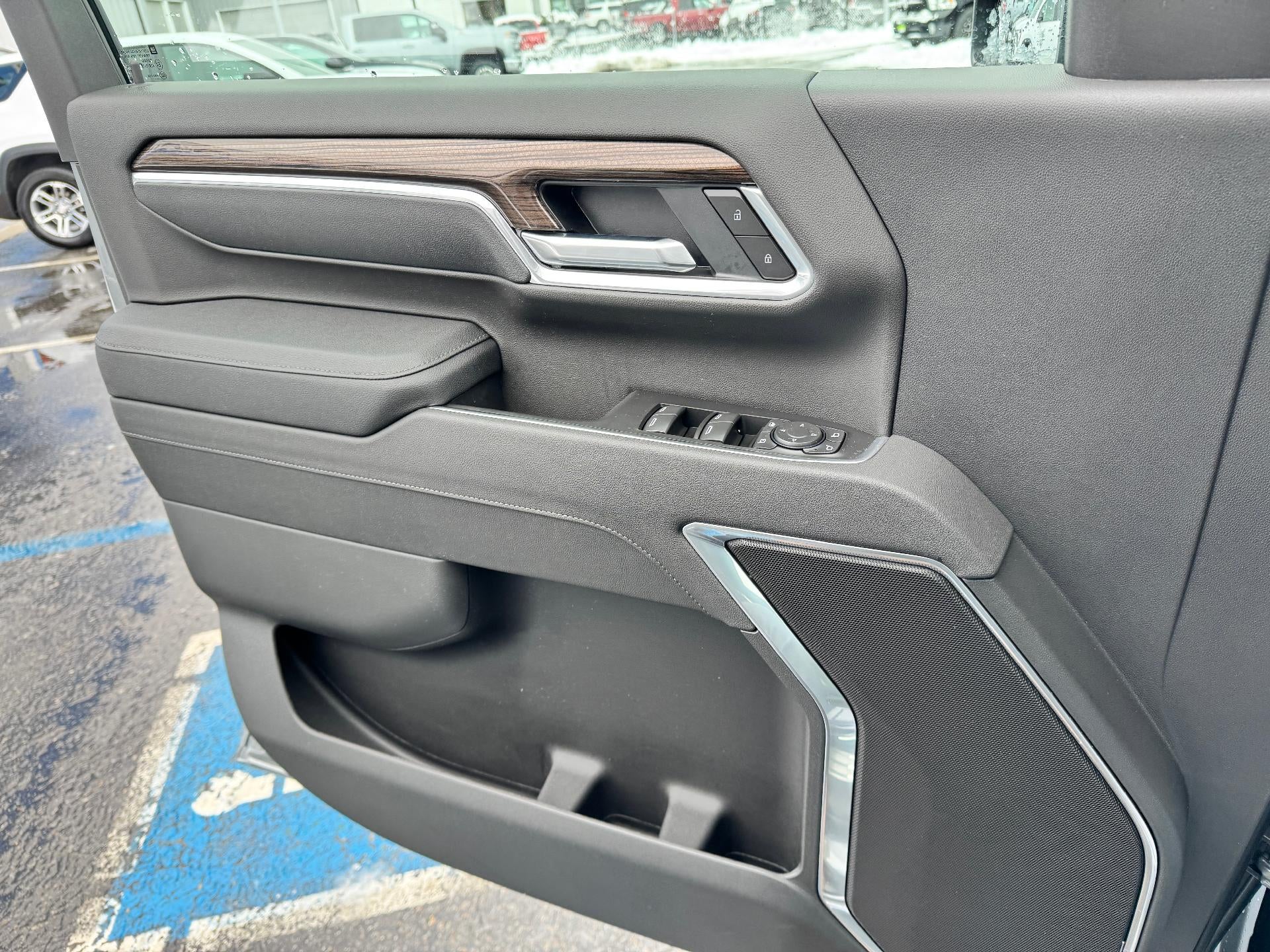 2026 Chevrolet Silverado 3500 HD LT / CREW / DMAX DIESEL / Z71 OFF ROAD / LONG BOX / LEATHER