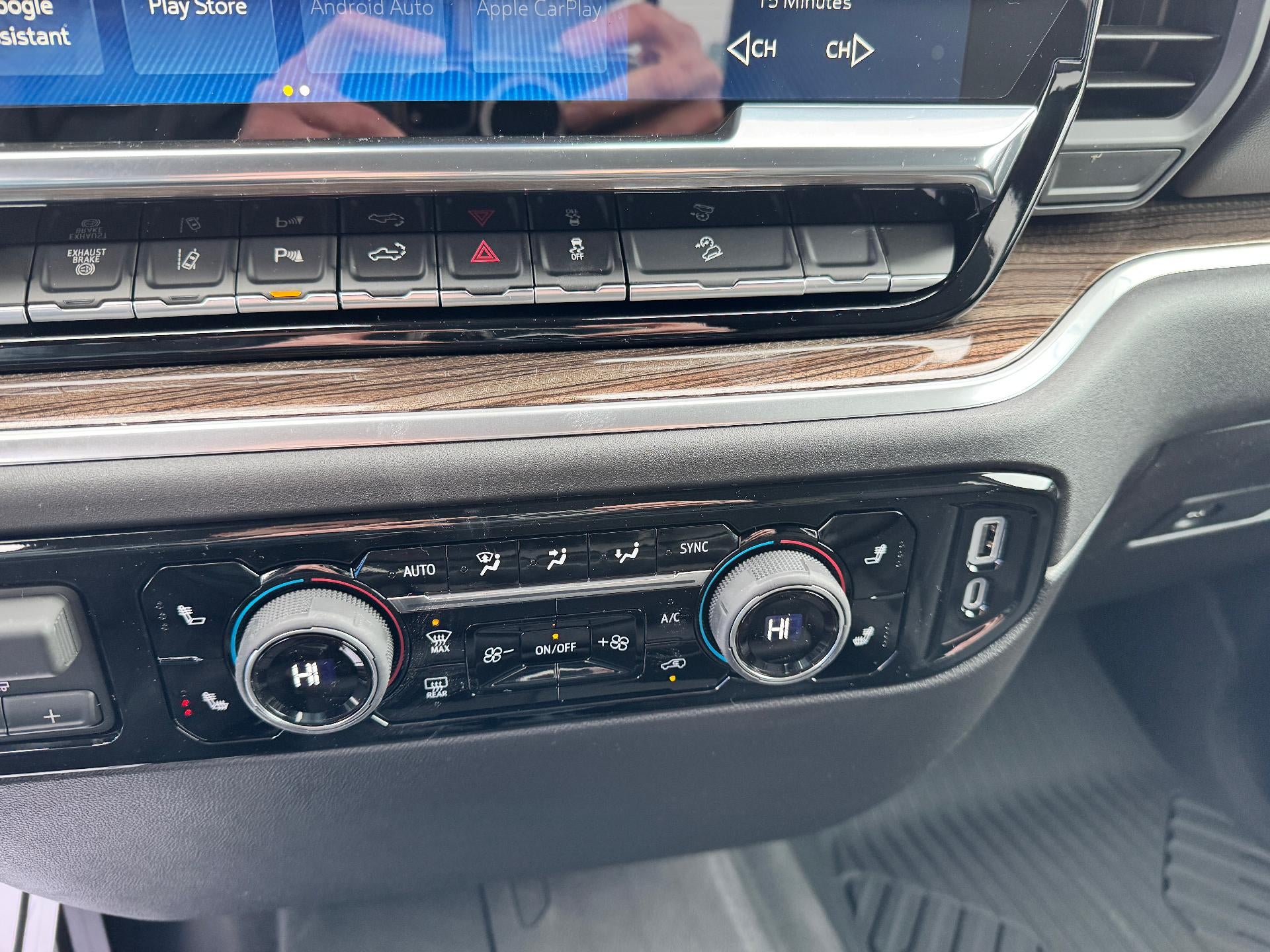 2026 Chevrolet Silverado 3500 HD LT / CREW / DMAX DIESEL / Z71 OFF ROAD / LONG BOX / LEATHER