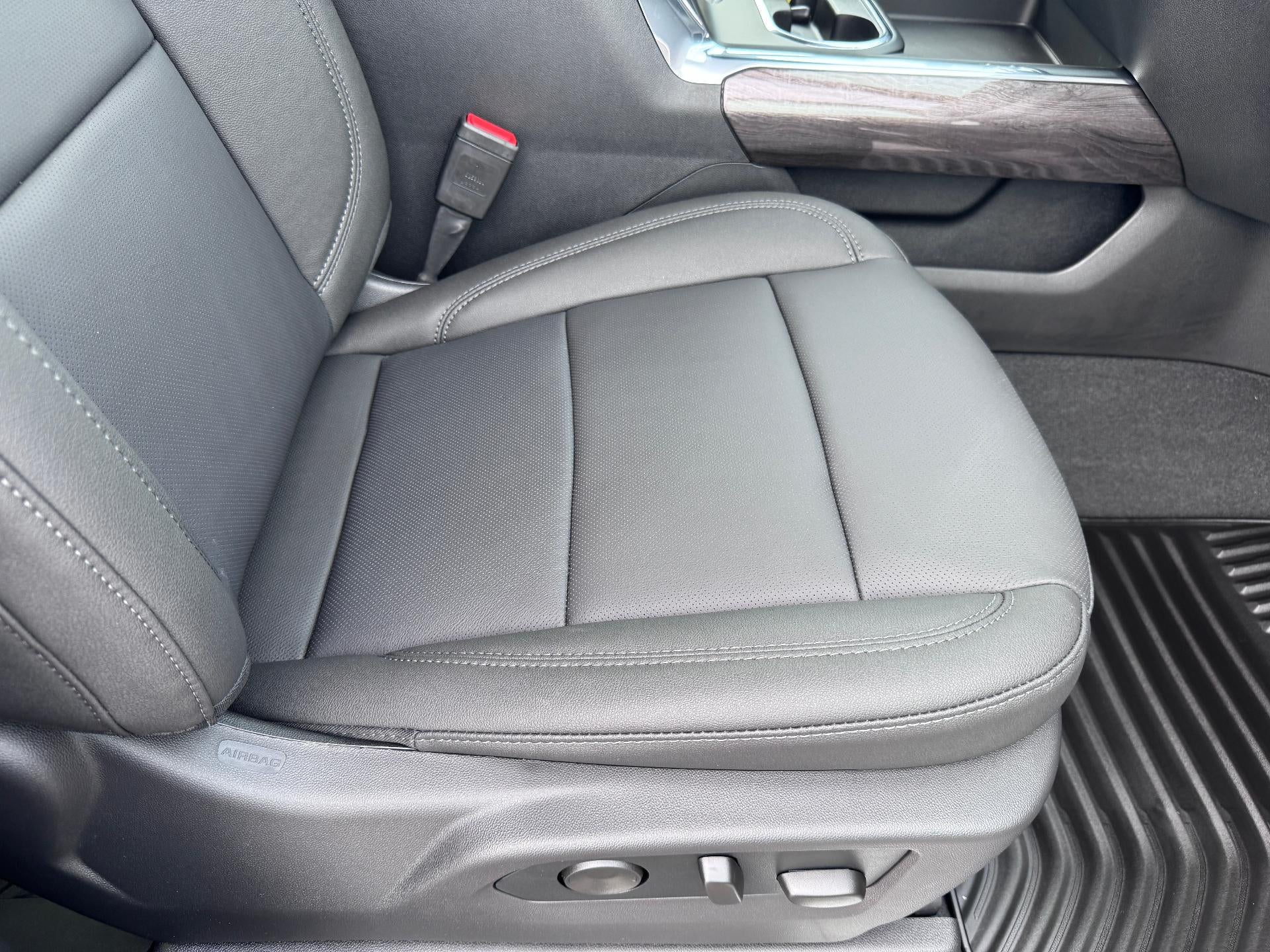 2026 Chevrolet Silverado 3500 HD LTZ / CREW / DMAX DIESEL / TRAIL BOSS / ADAPTIVE CRUISE / TECH PCKG / STANDARD BOX