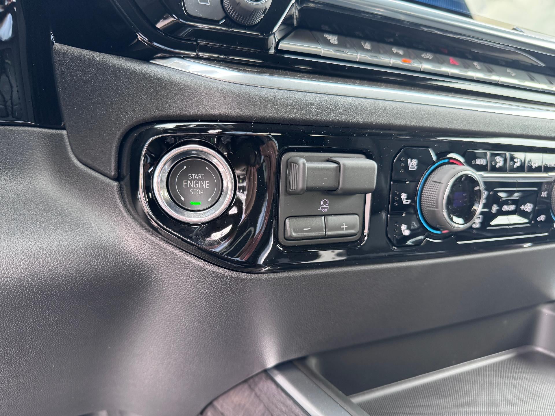2026 Chevrolet Silverado 3500 HD LTZ / CREW / DMAX DIESEL / TRAIL BOSS / ADAPTIVE CRUISE / TECH PCKG / STANDARD BOX