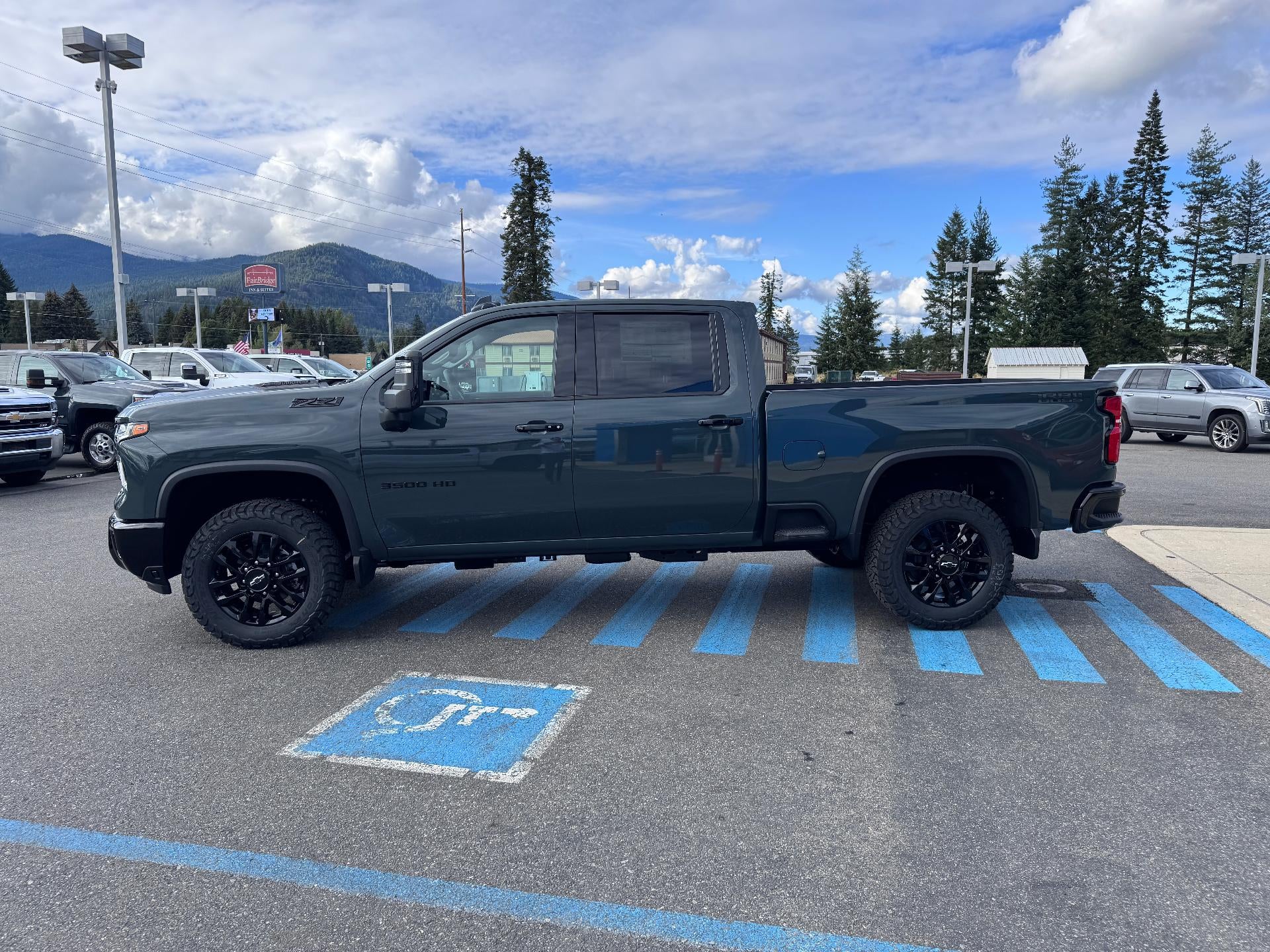2026 Chevrolet Silverado 3500 HD LTZ / CREW / DMAX DIESEL / TRAIL BOSS / ADAPTIVE CRUISE / TECH PCKG / STANDARD BOX