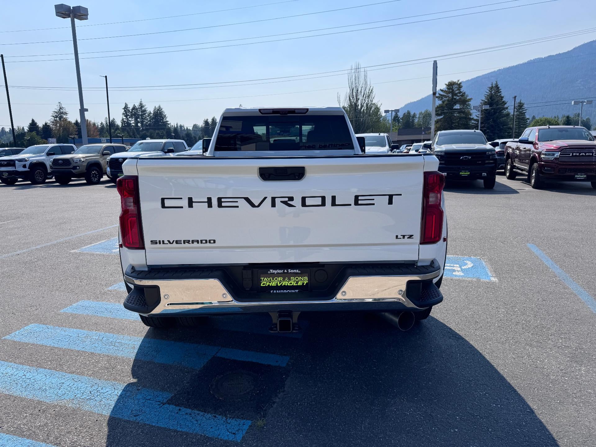 2026 Chevrolet Silverado 3500 HD LTZ / CREW / DMAX DIESEL / DUAL REAR WHEEL / TECH PCKG / ADAPTIVE CRUISE