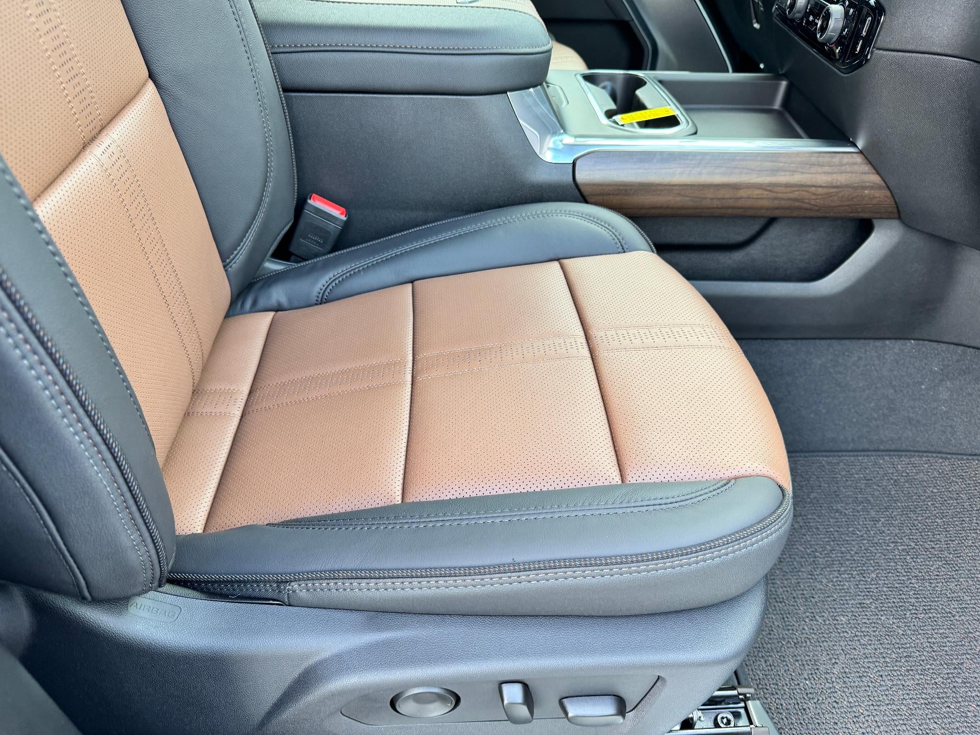 2026 Chevrolet Silverado 3500 HD HIGH COUNTRY / CREW / DMAX DIESEL / Z71 OFF ROAD / STANDARD BOX