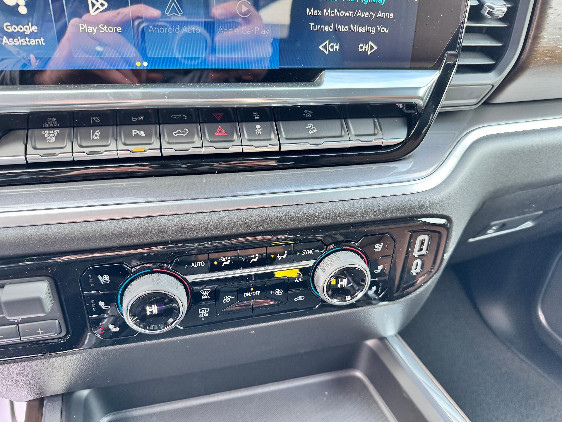 2026 Chevrolet Silverado 3500 HD HIGH COUNTRY / CREW / DMAX DIESEL / Z71 OFF ROAD / STANDARD BOX