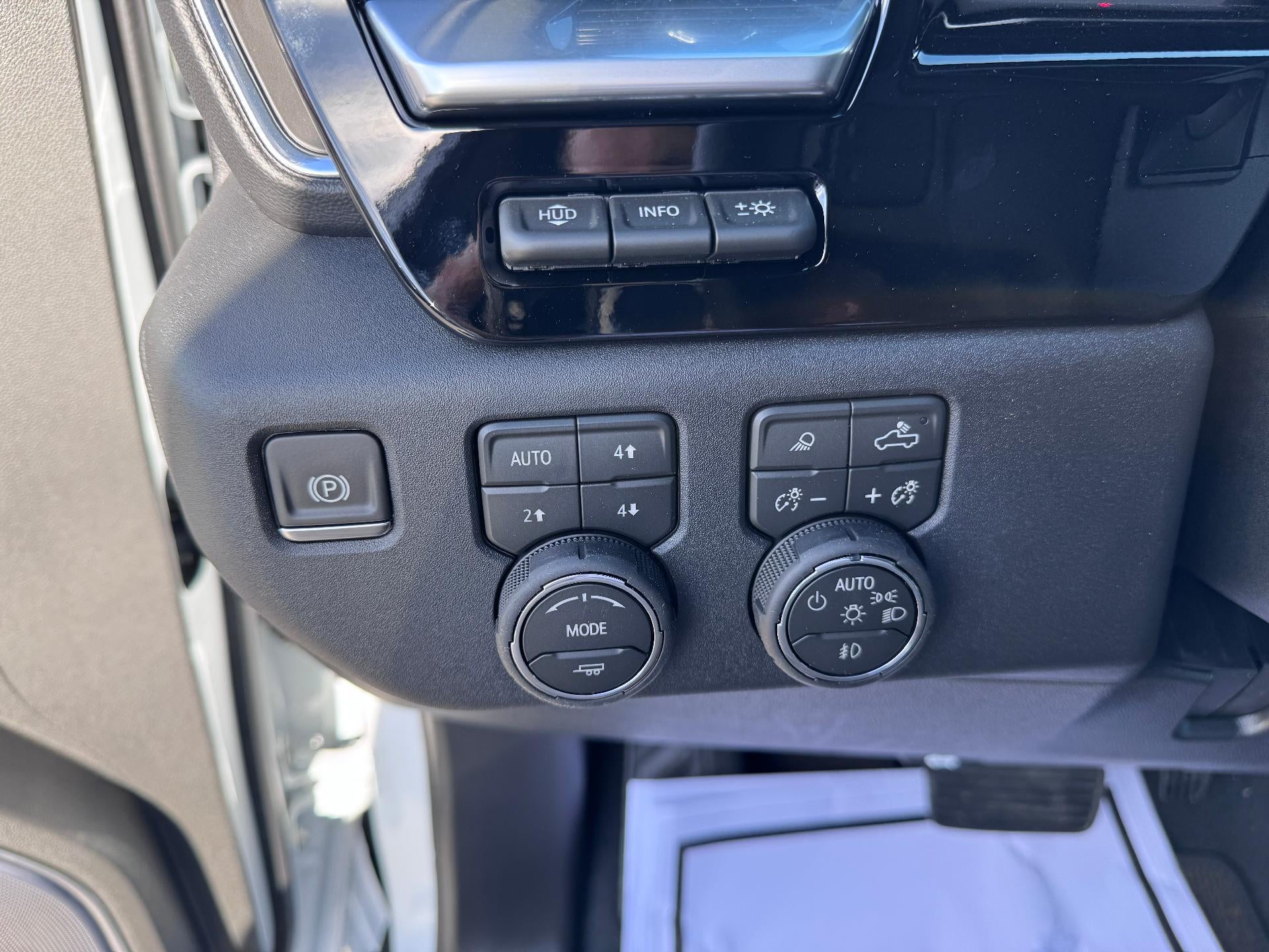 2026 Chevrolet Silverado 3500 HD HIGH COUNTRY / CREW / DMAX DIESEL / PREMIUM PCKG / Z71 OFF ROAD / STANDARD BOX