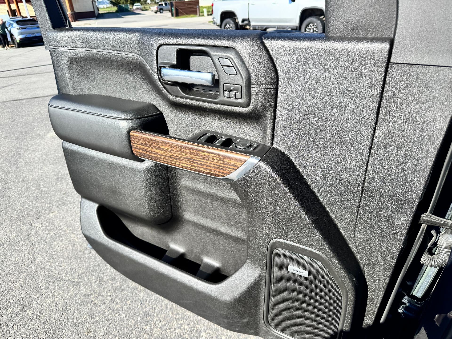 2020 Chevrolet Silverado 3500 HD HIGH COUNTRY / CREW / DMAX DIESEL / DUAL REAR WHEEL / LONG BOX / 35K MILES