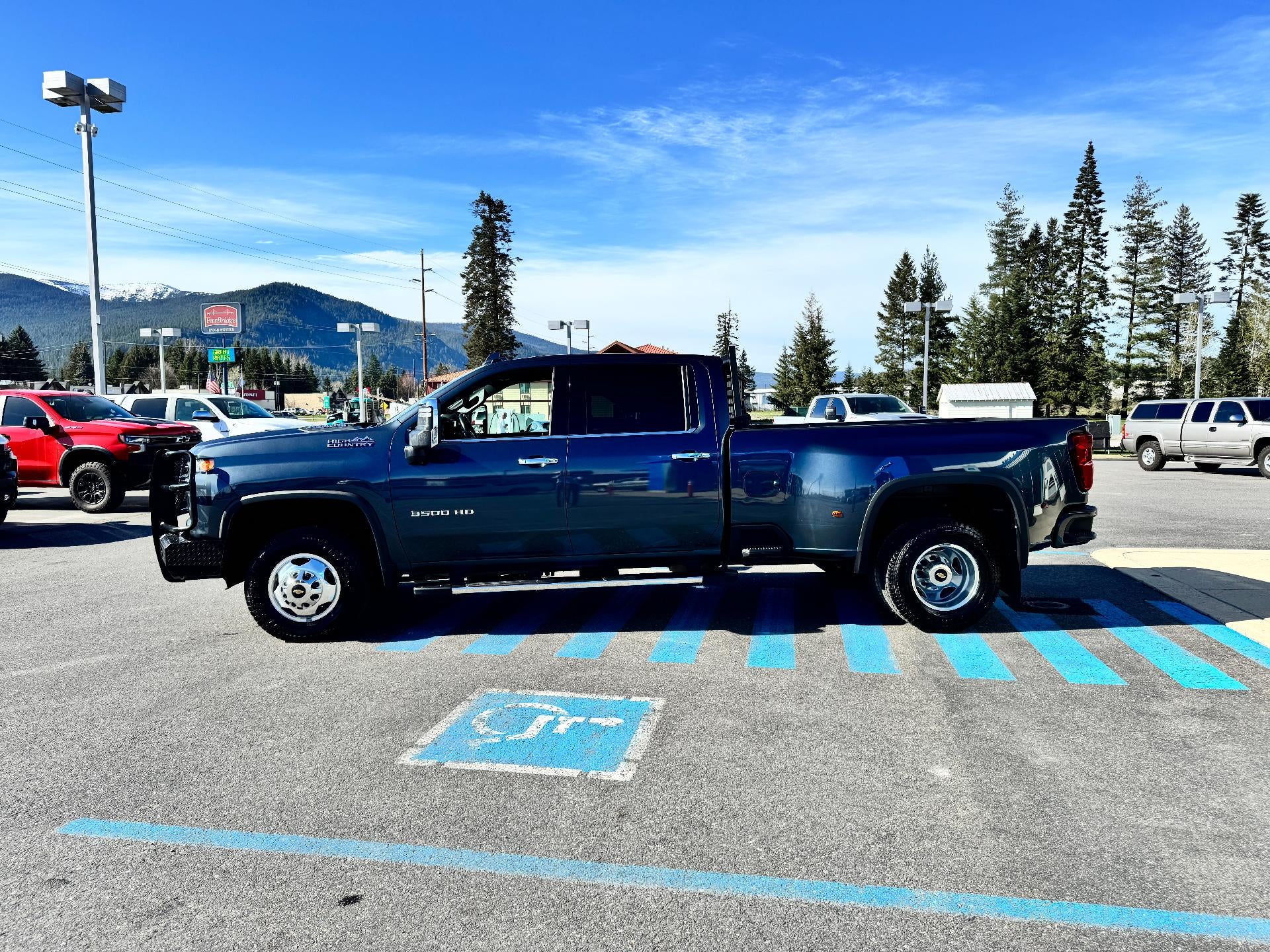 2020 Chevrolet Silverado 3500 HD HIGH COUNTRY / CREW / DMAX DIESEL / DUAL REAR WHEEL / LONG BOX / 35K MILES