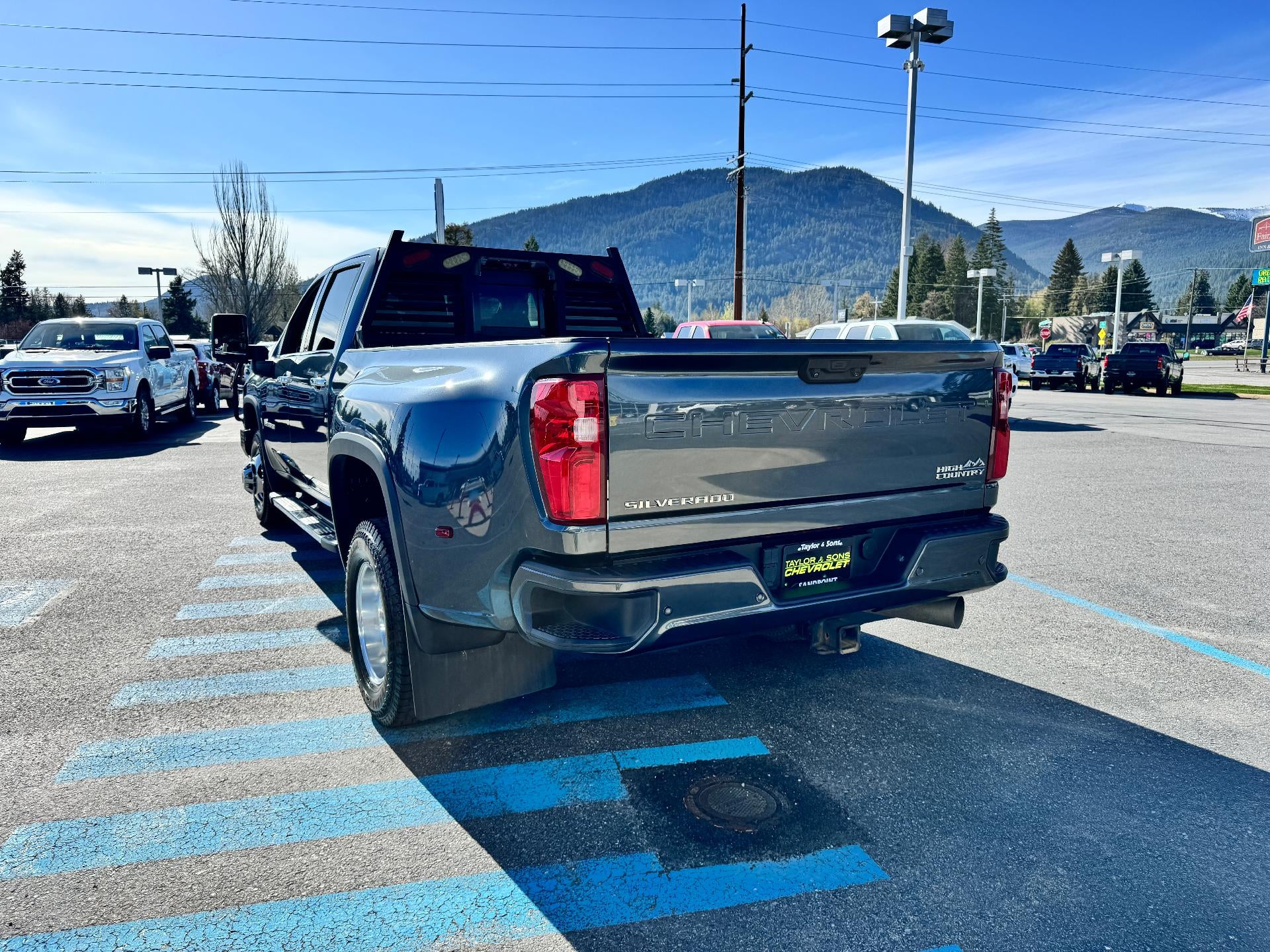 2020 Chevrolet Silverado 3500 HD HIGH COUNTRY / CREW / DMAX DIESEL / DUAL REAR WHEEL / LONG BOX / 35K MILES
