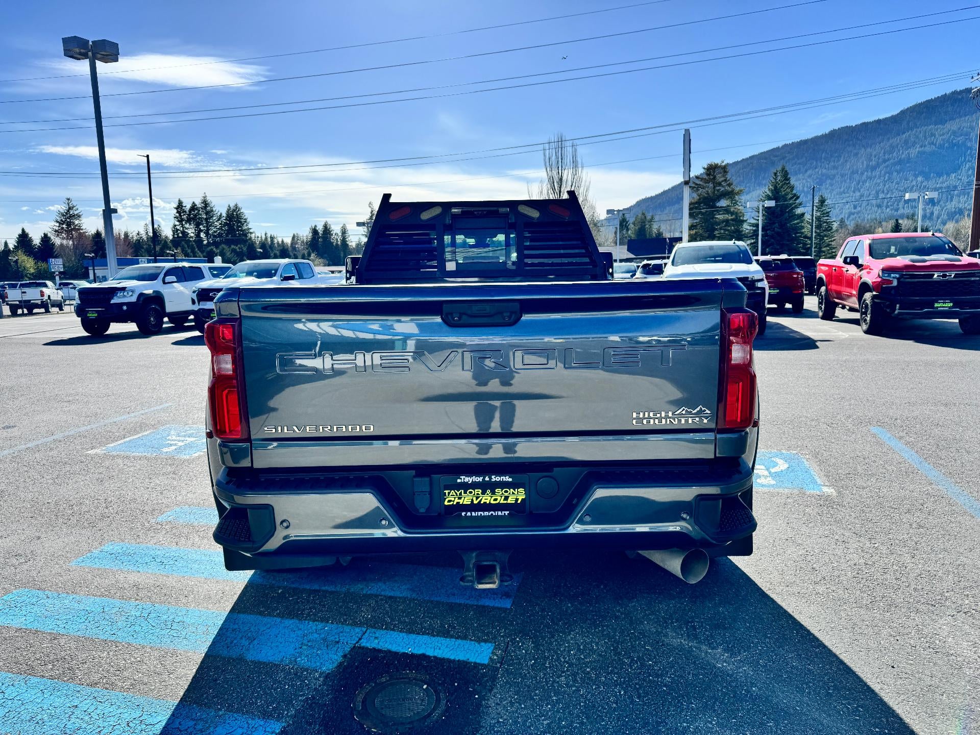 2020 Chevrolet Silverado 3500 HD HIGH COUNTRY / CREW / DMAX DIESEL / DUAL REAR WHEEL / LONG BOX / 35K MILES