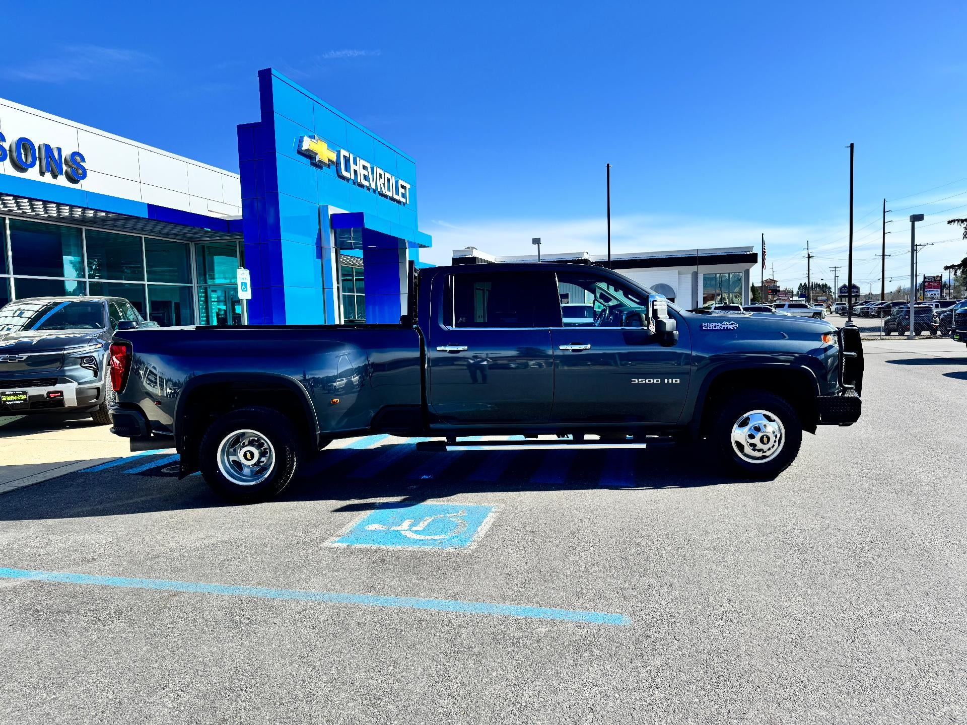 2020 Chevrolet Silverado 3500 HD HIGH COUNTRY / CREW / DMAX DIESEL / DUAL REAR WHEEL / LONG BOX / 35K MILES