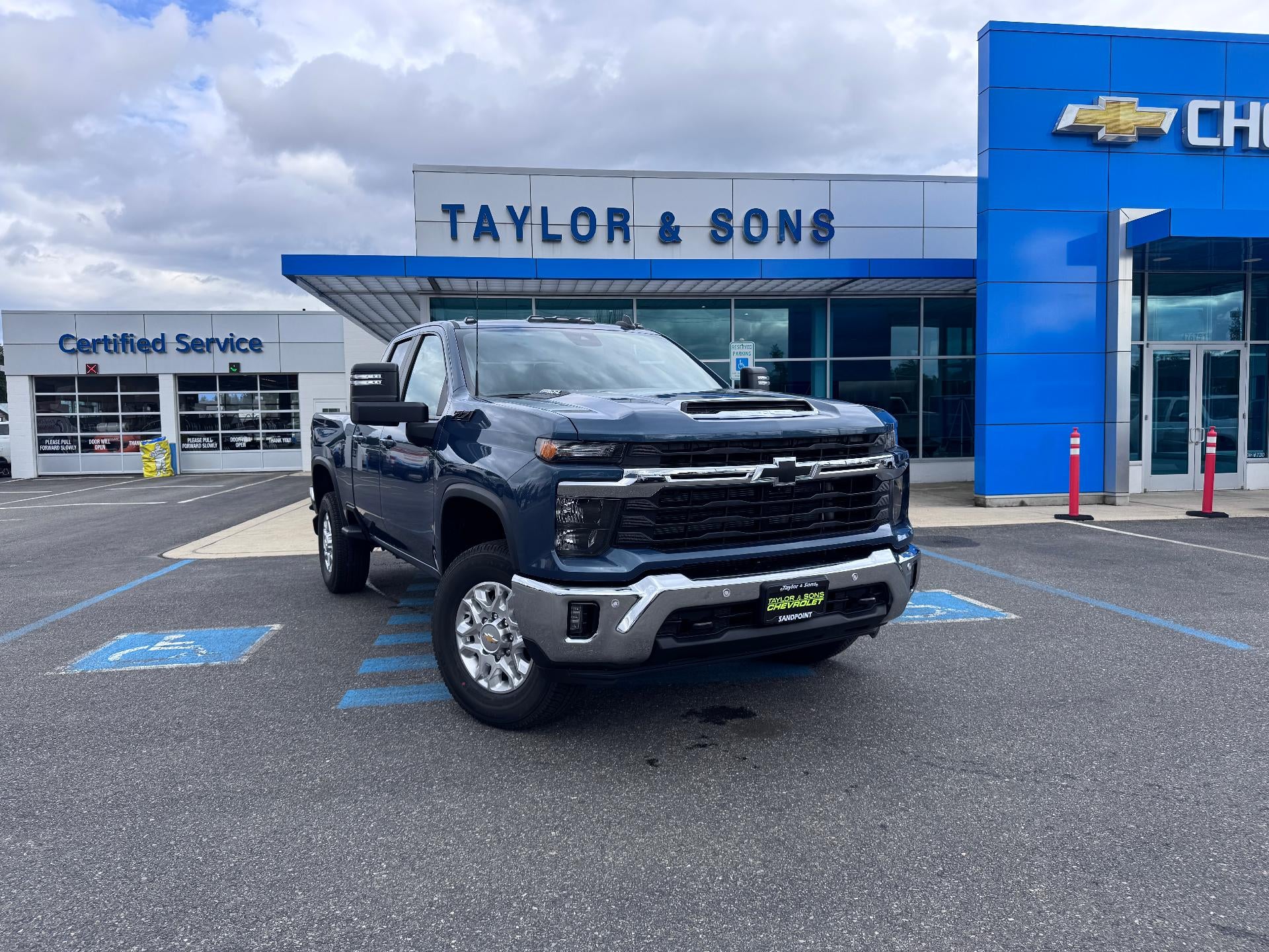 2026 Chevrolet Silverado 2500 HD LT / DOUBLE CAB / 6.6 LITER GAS V8 / Z71 OFF ROAD / STANDARD BOX