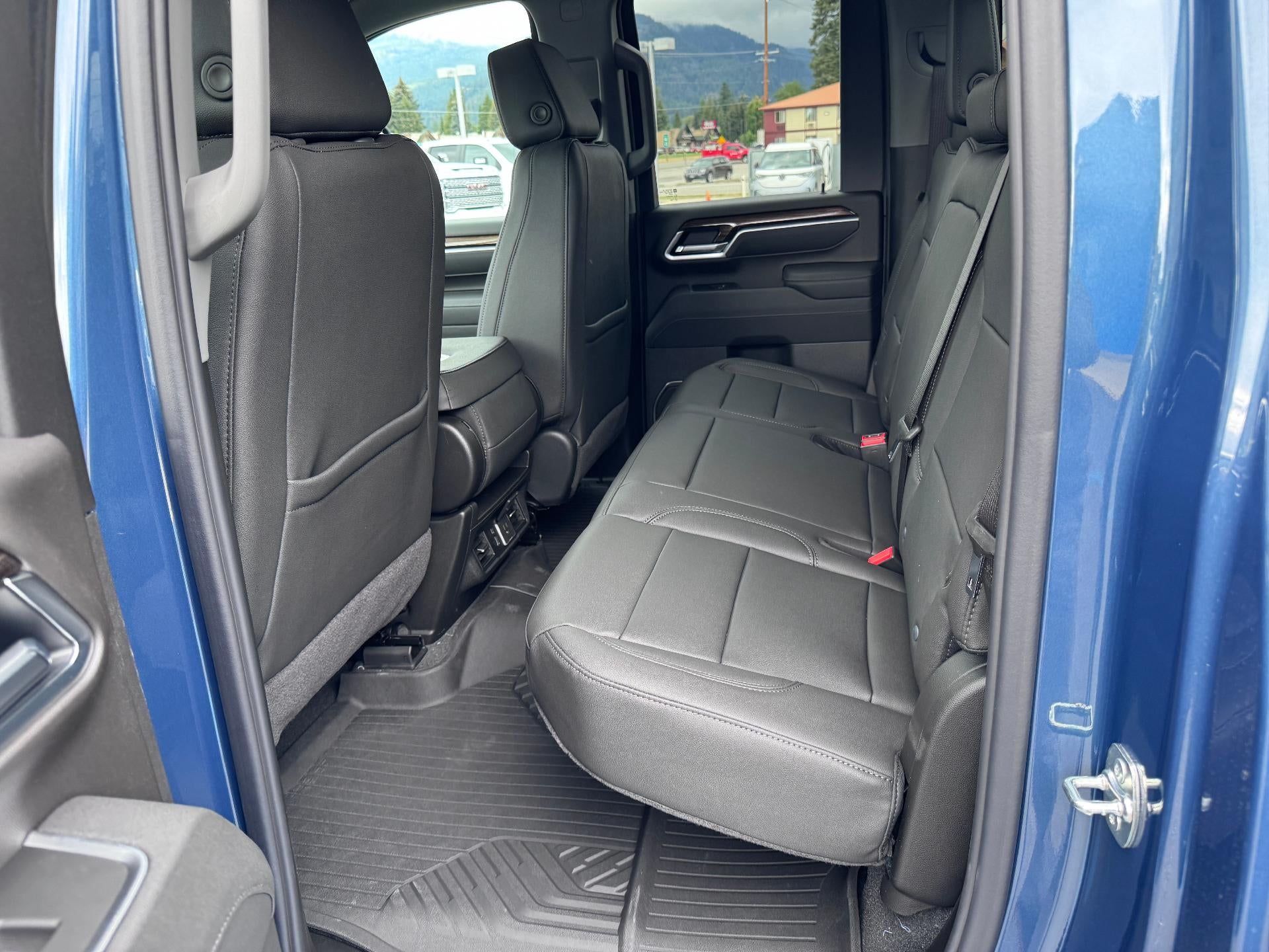 2026 Chevrolet Silverado 2500 HD LT / DOUBLE CAB / 6.6 LITER GAS V8 / Z71 OFF ROAD / STANDARD BOX