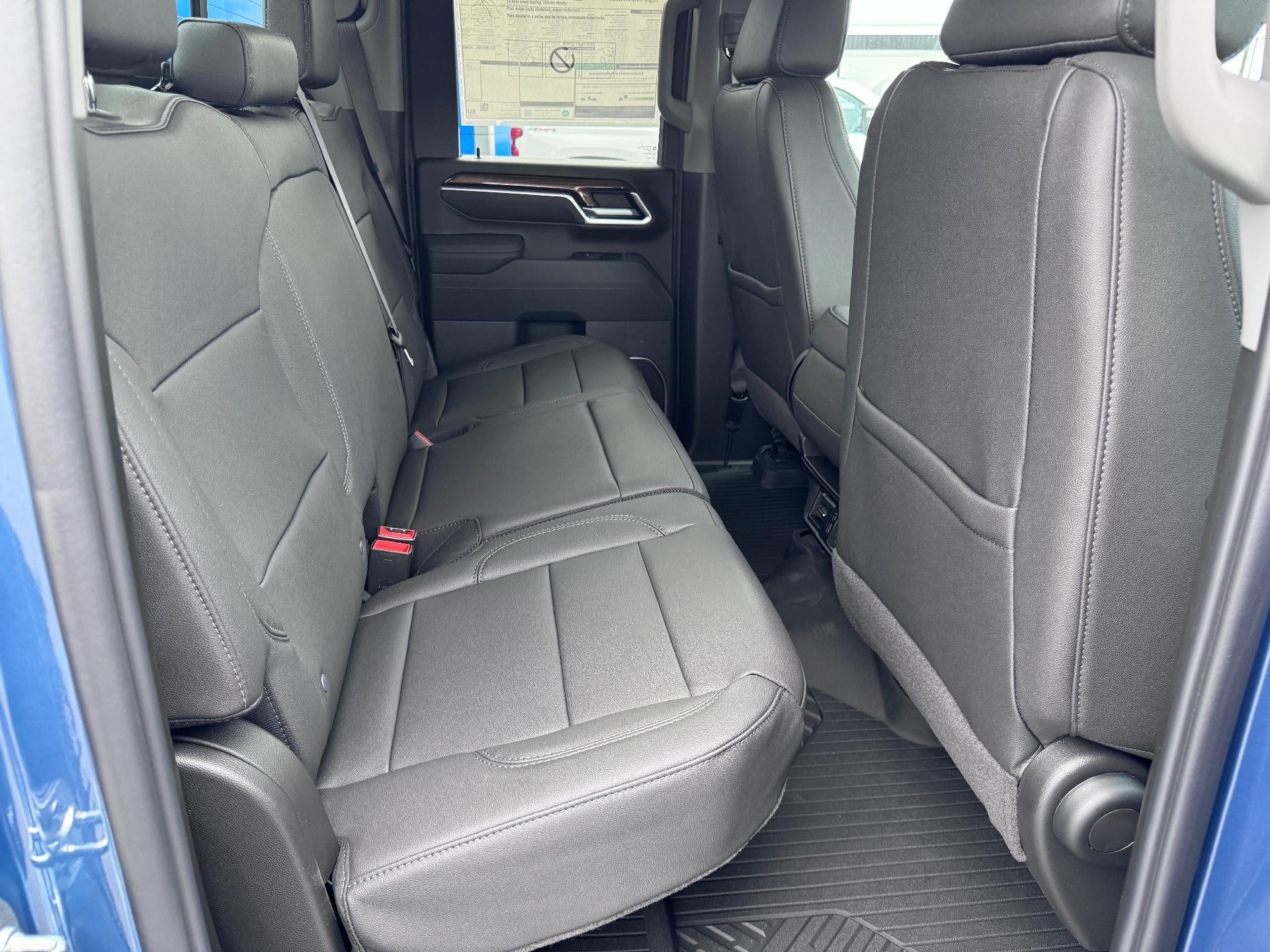 2026 Chevrolet Silverado 2500 HD LT / DOUBLE CAB / 6.6 LITER GAS V8 / Z71 OFF ROAD / STANDARD BOX