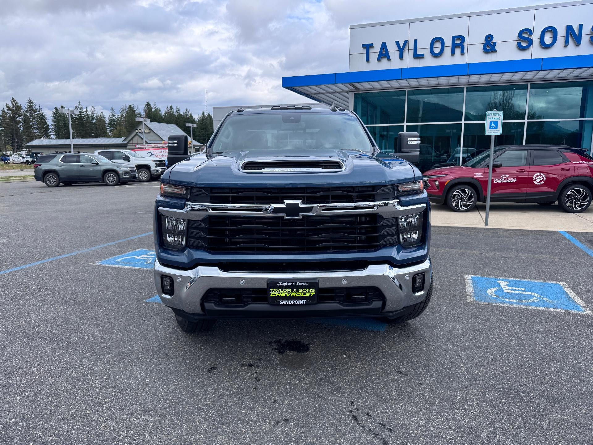 2026 Chevrolet Silverado 2500 HD LT / DOUBLE CAB / 6.6 LITER GAS V8 / Z71 OFF ROAD / STANDARD BOX
