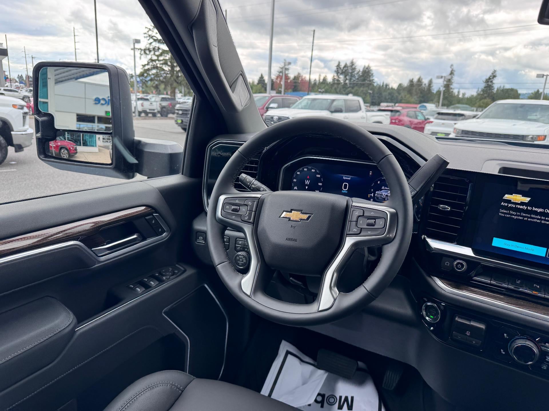 2026 Chevrolet Silverado 2500 HD LT / DOUBLE CAB / 6.6 LITER GAS V8 / Z71 OFF ROAD / STANDARD BOX