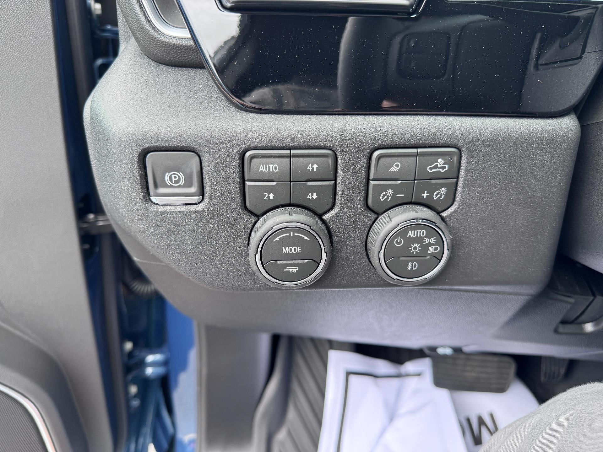 2026 Chevrolet Silverado 2500 HD LT / DOUBLE CAB / 6.6 LITER GAS V8 / Z71 OFF ROAD / STANDARD BOX