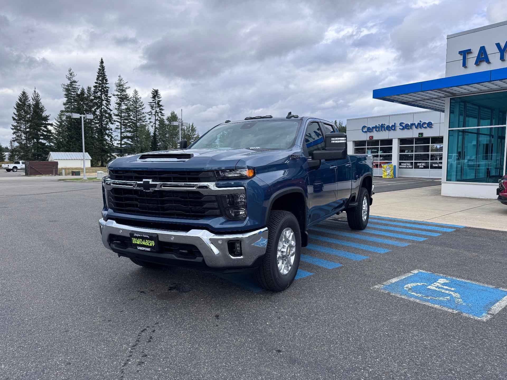 2026 Chevrolet Silverado 2500 HD LT / DOUBLE CAB / 6.6 LITER GAS V8 / Z71 OFF ROAD / STANDARD BOX