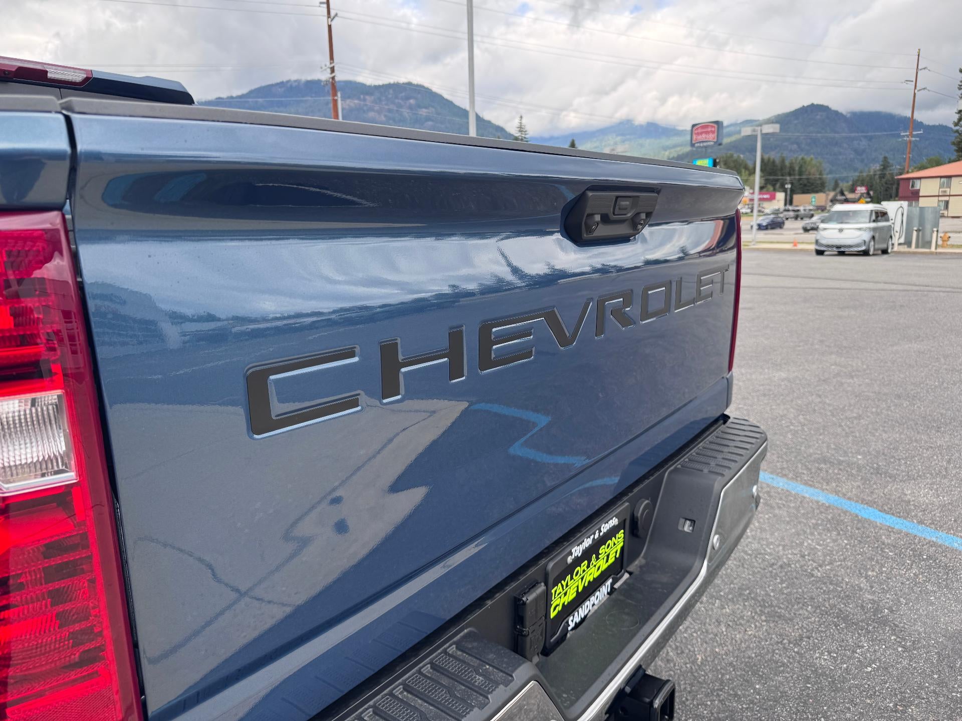 2026 Chevrolet Silverado 2500 HD LT / DOUBLE CAB / 6.6 LITER GAS V8 / Z71 OFF ROAD / STANDARD BOX