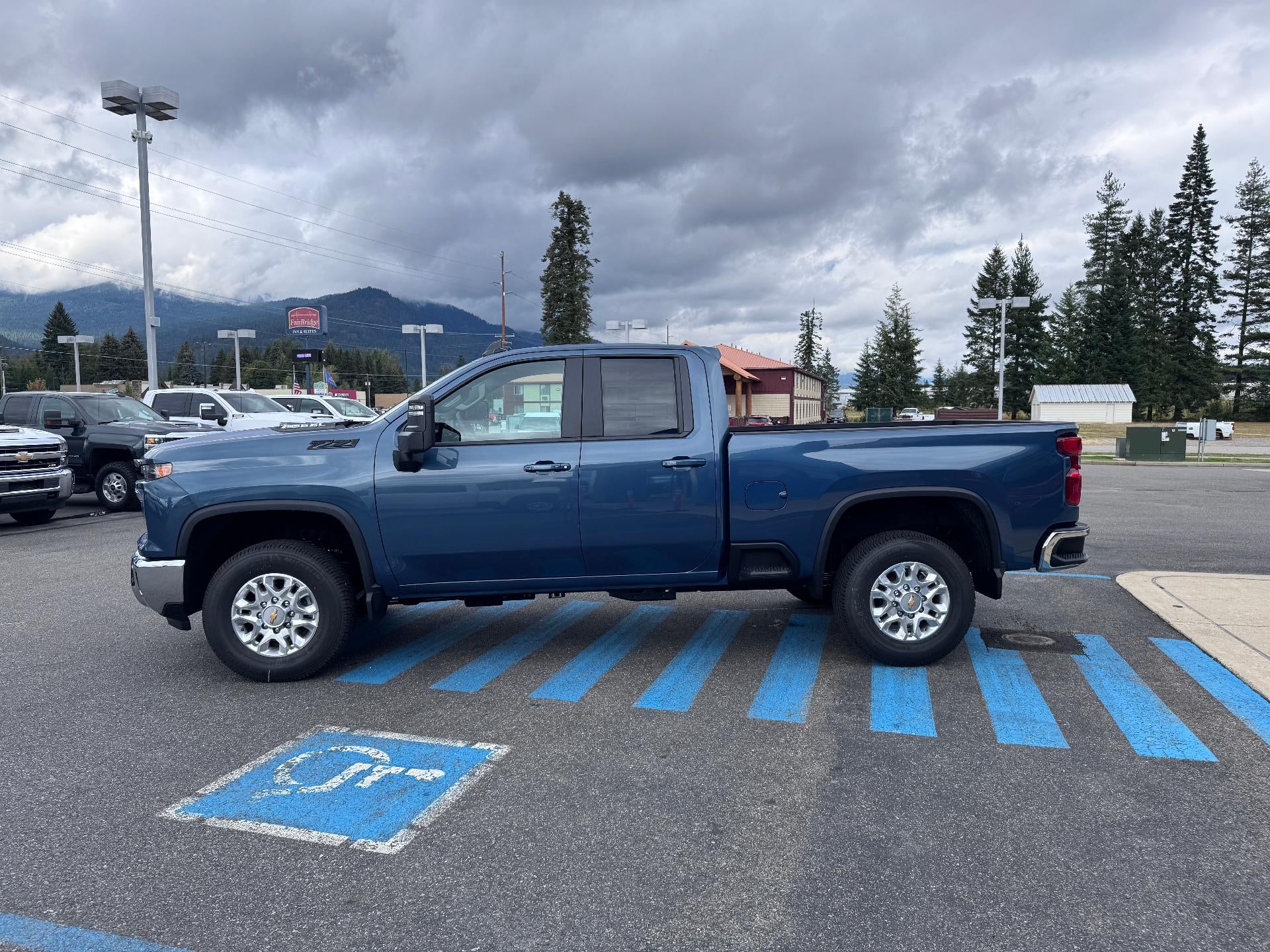 2026 Chevrolet Silverado 2500 HD LT / DOUBLE CAB / 6.6 LITER GAS V8 / Z71 OFF ROAD / STANDARD BOX