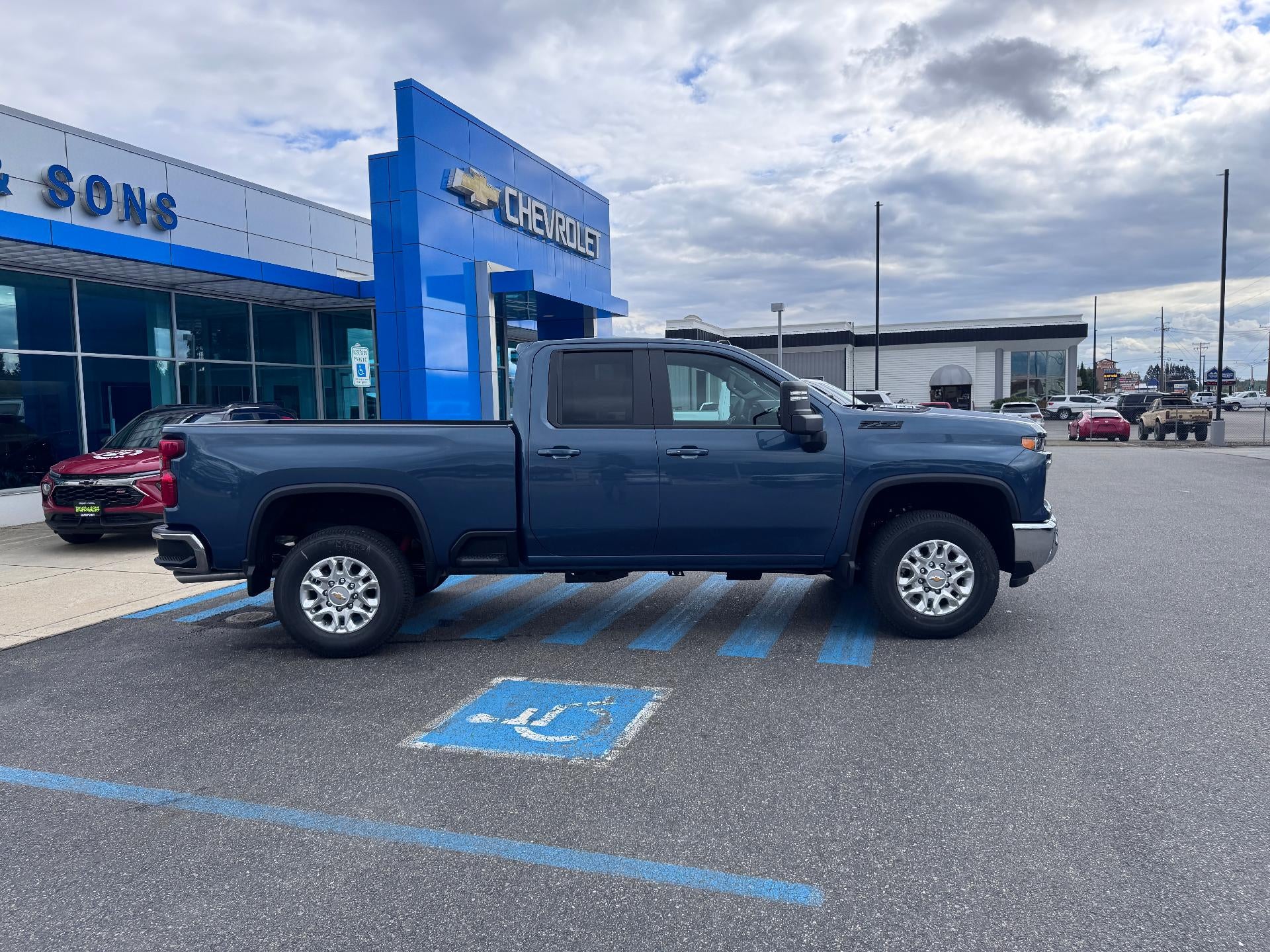 2026 Chevrolet Silverado 2500 HD LT / DOUBLE CAB / 6.6 LITER GAS V8 / Z71 OFF ROAD / STANDARD BOX
