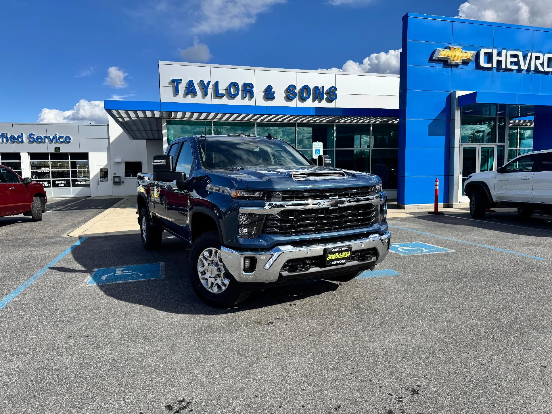 2026 Chevrolet Silverado 2500 HD LT / DOUBLE CAB / 6.6 LITER GAS V8 / Z71 OFF ROAD / LEATHER / STANDARD BOX