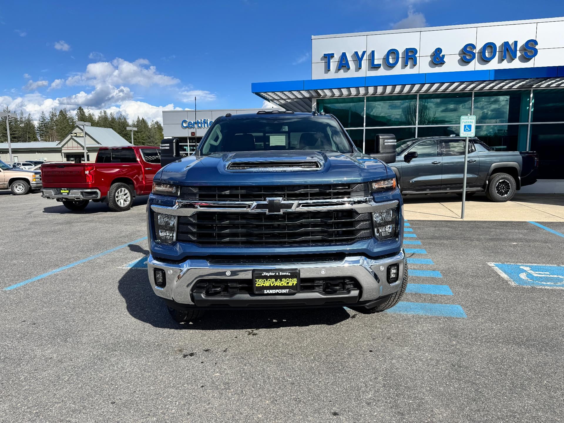 2026 Chevrolet Silverado 2500 HD LT / DOUBLE CAB / 6.6 LITER GAS V8 / Z71 OFF ROAD / LEATHER / STANDARD BOX