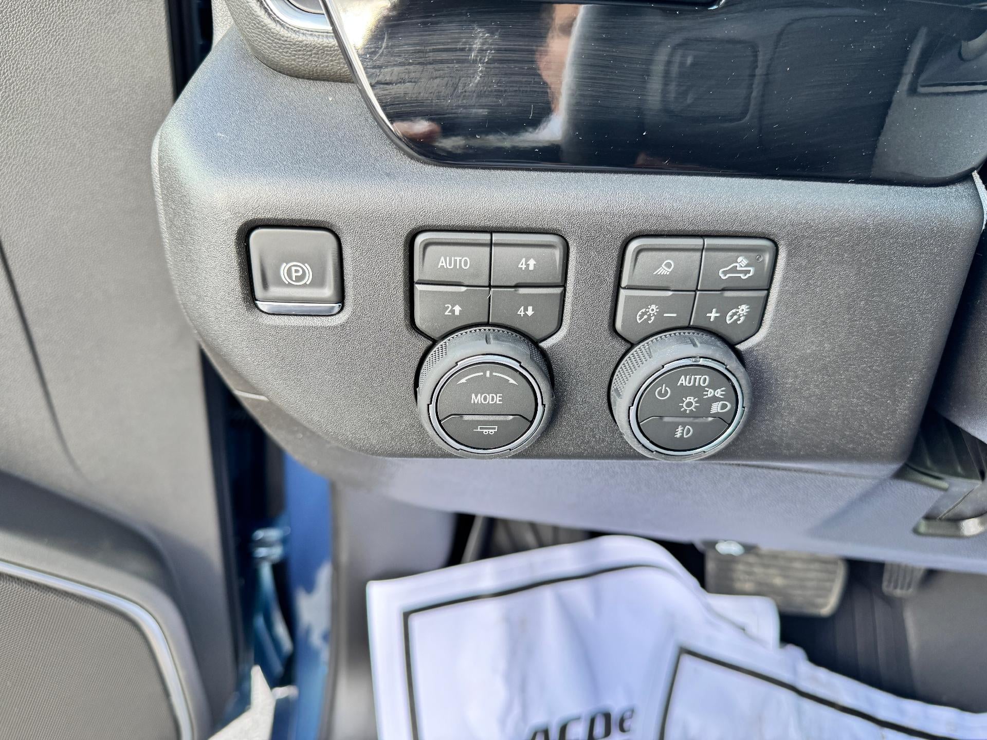 2026 Chevrolet Silverado 2500 HD LT / DOUBLE CAB / 6.6 LITER GAS V8 / Z71 OFF ROAD / LEATHER / STANDARD BOX