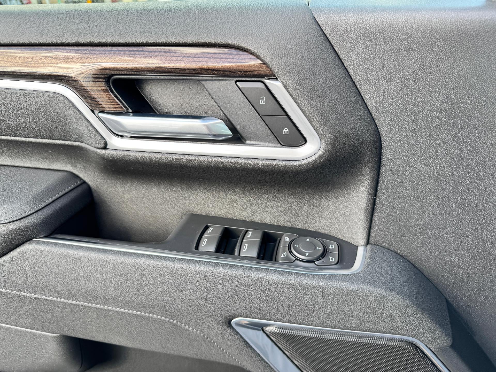2026 Chevrolet Silverado 2500 HD LT / DOUBLE CAB / 6.6 LITER GAS V8 / Z71 OFF ROAD / LEATHER / STANDARD BOX