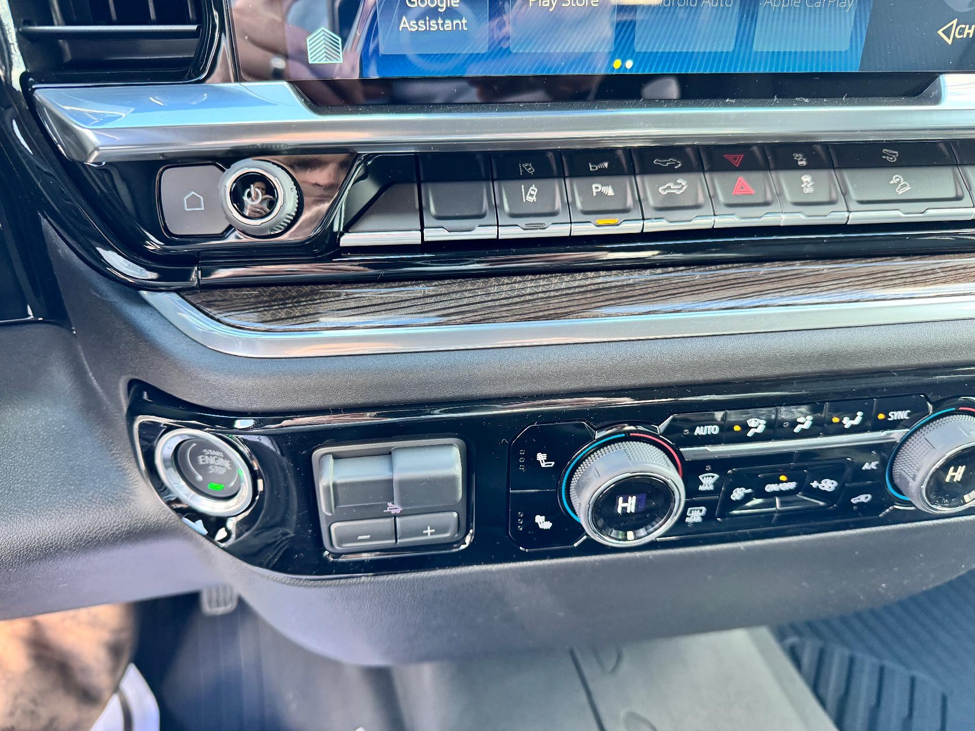 2026 Chevrolet Silverado 2500 HD LT / DOUBLE CAB / 6.6 LITER GAS V8 / Z71 OFF ROAD / LEATHER / STANDARD BOX