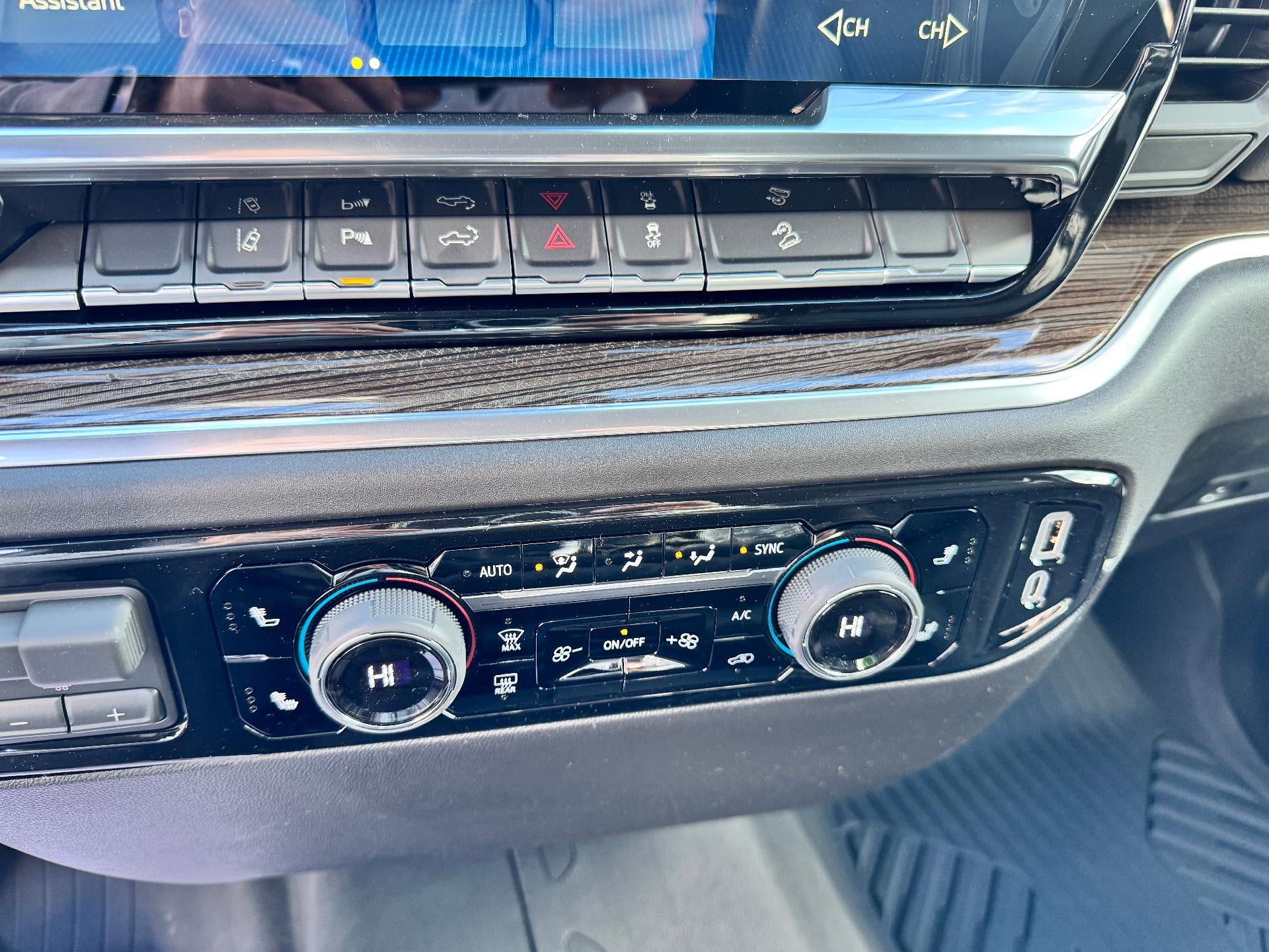2026 Chevrolet Silverado 2500 HD LT / DOUBLE CAB / 6.6 LITER GAS V8 / Z71 OFF ROAD / LEATHER / STANDARD BOX