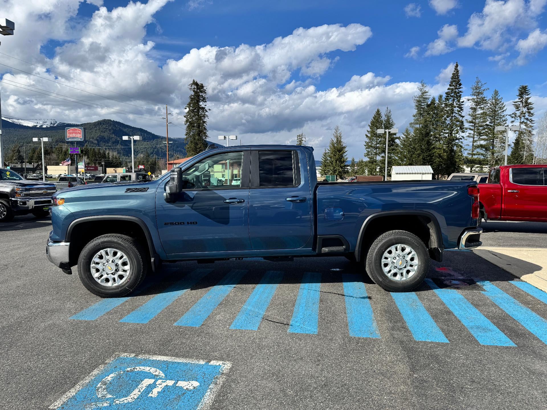 2026 Chevrolet Silverado 2500 HD LT / DOUBLE CAB / 6.6 LITER GAS V8 / Z71 OFF ROAD / LEATHER / STANDARD BOX