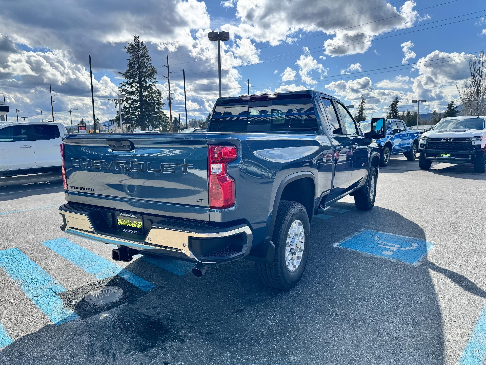 2026 Chevrolet Silverado 2500 HD LT / DOUBLE CAB / 6.6 LITER GAS V8 / Z71 OFF ROAD / LEATHER / STANDARD BOX
