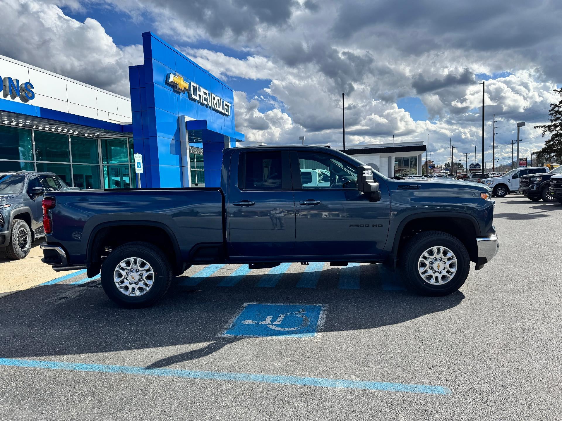 2026 Chevrolet Silverado 2500 HD LT / DOUBLE CAB / 6.6 LITER GAS V8 / Z71 OFF ROAD / LEATHER / STANDARD BOX