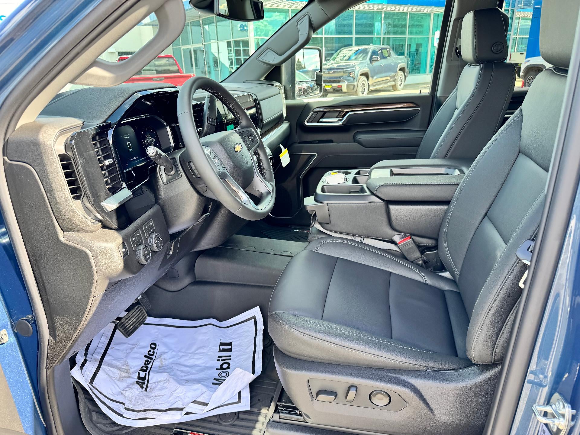 2026 Chevrolet Silverado 2500 HD LT / DOUBLE CAB / 6.6 LITER GAS V8 / Z71 OFF ROAD / LEATHER / STANDARD BOX