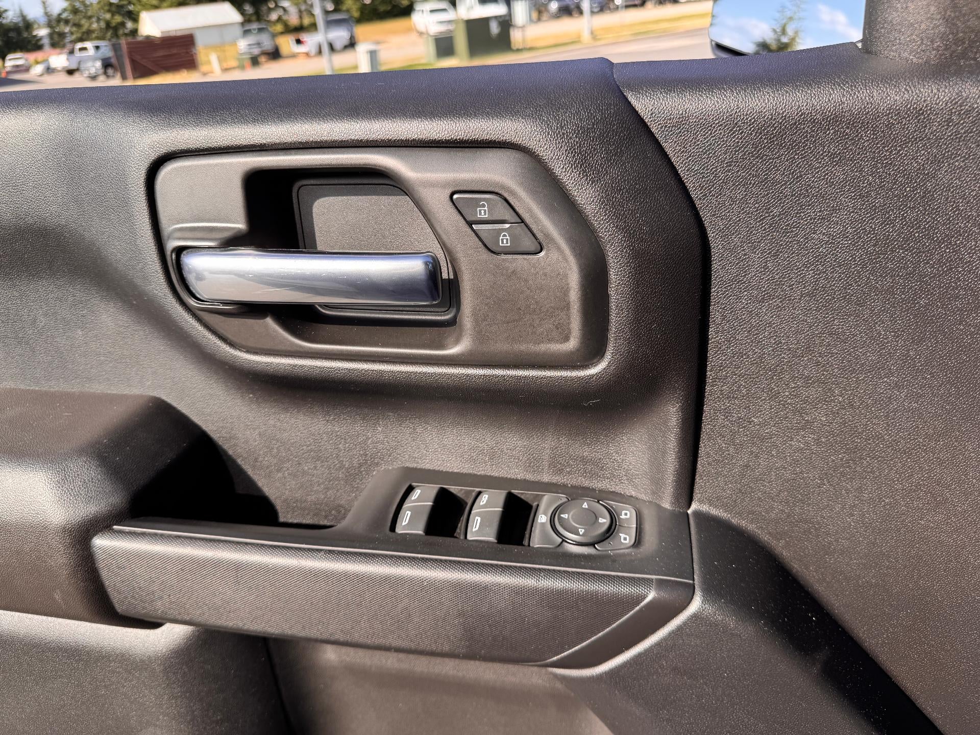 2024 Chevrolet Silverado 1500 CUSTOM / CREW / 2.7 TURBOMAX / SHORT BOX / 1 OWNER / WARRANTY