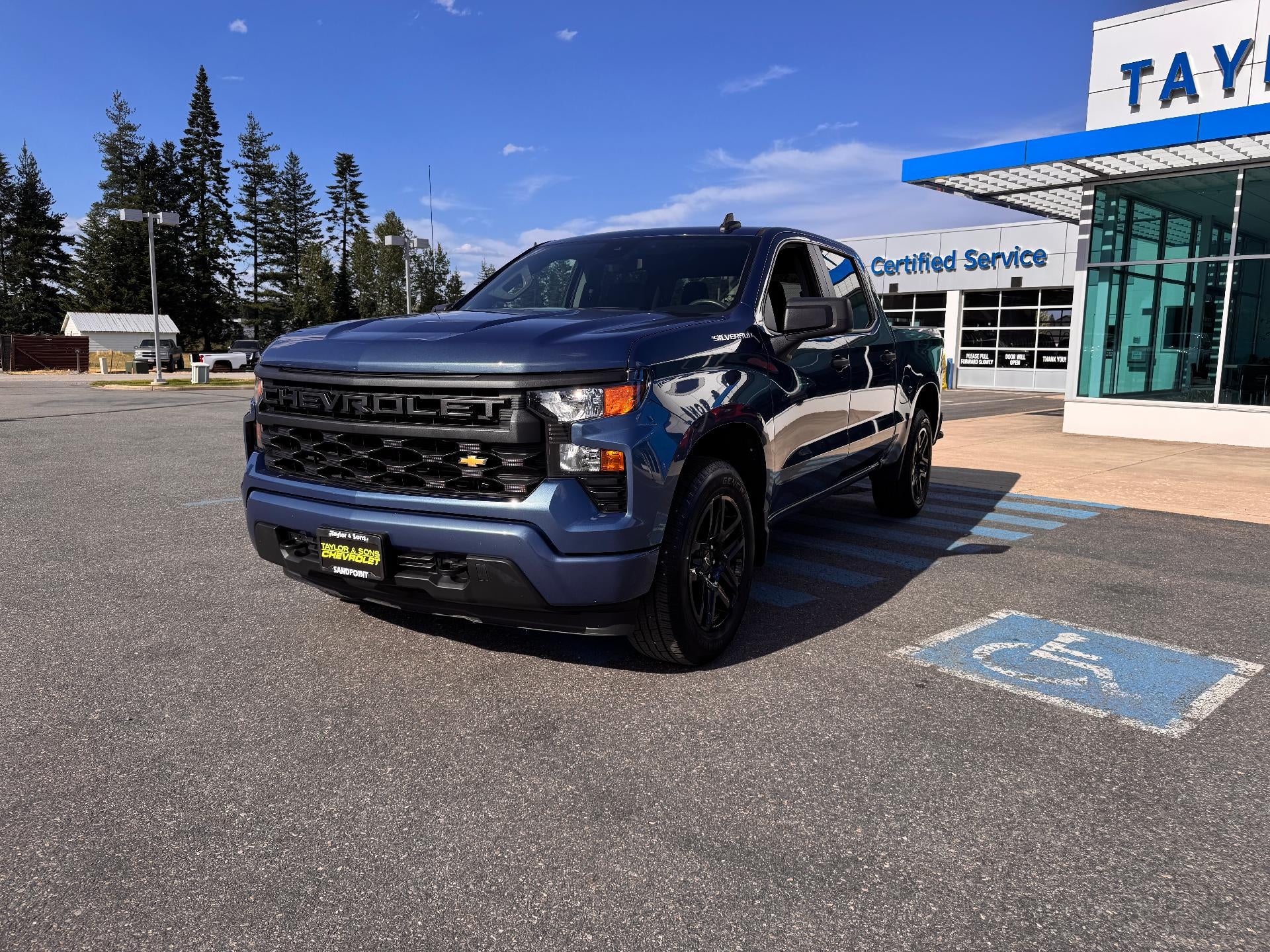 2024 Chevrolet Silverado 1500 CUSTOM / CREW / 2.7 TURBOMAX / SHORT BOX / 1 OWNER / WARRANTY