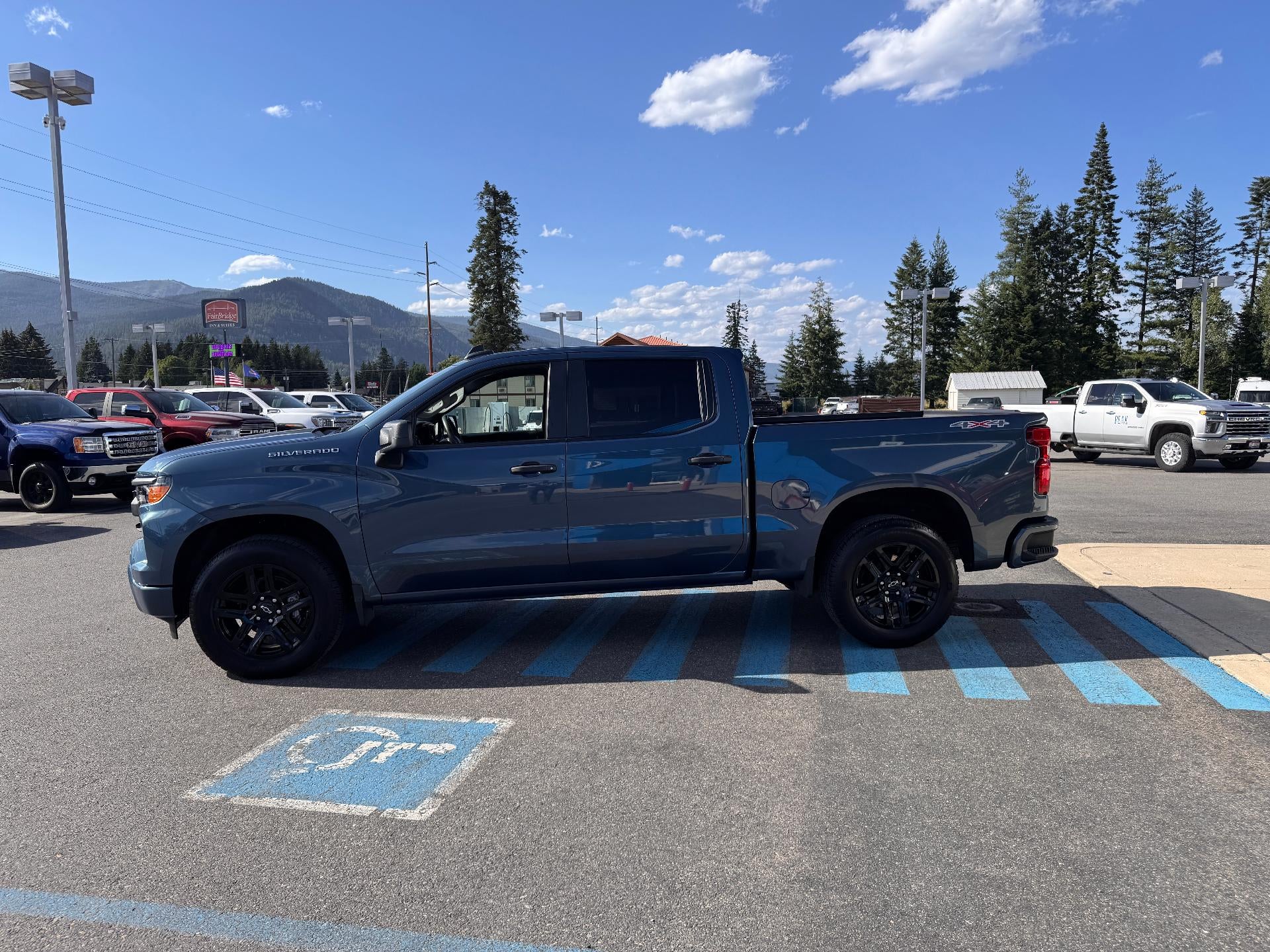 2024 Chevrolet Silverado 1500 CUSTOM / CREW / 2.7 TURBOMAX / SHORT BOX / 1 OWNER / WARRANTY