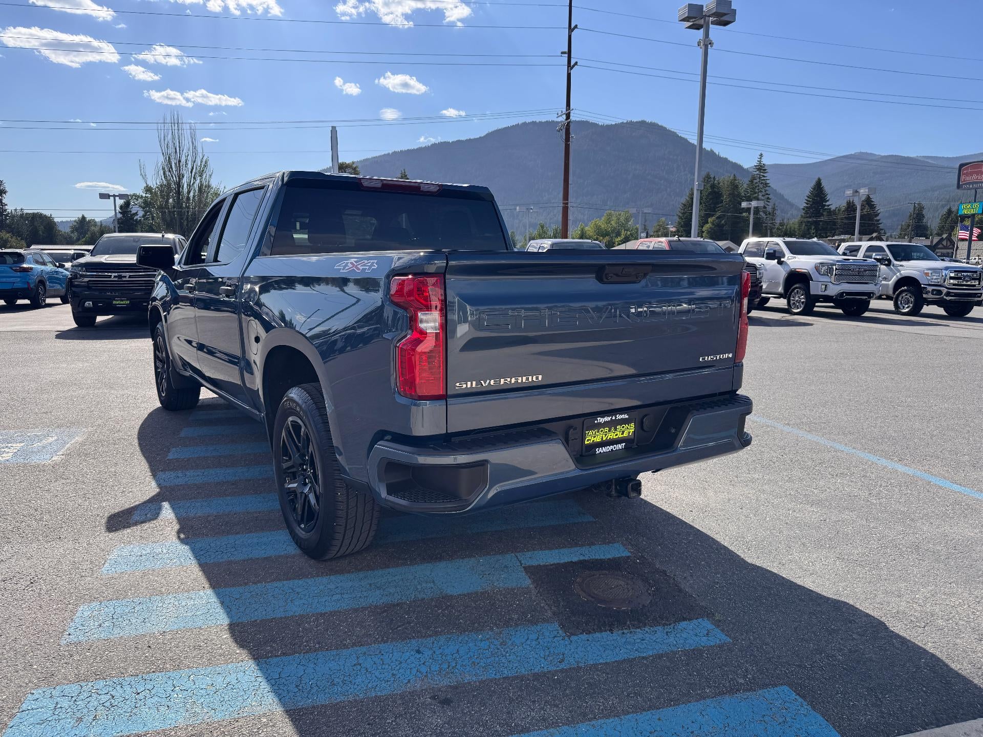 2024 Chevrolet Silverado 1500 CUSTOM / CREW / 2.7 TURBOMAX / SHORT BOX / 1 OWNER / WARRANTY