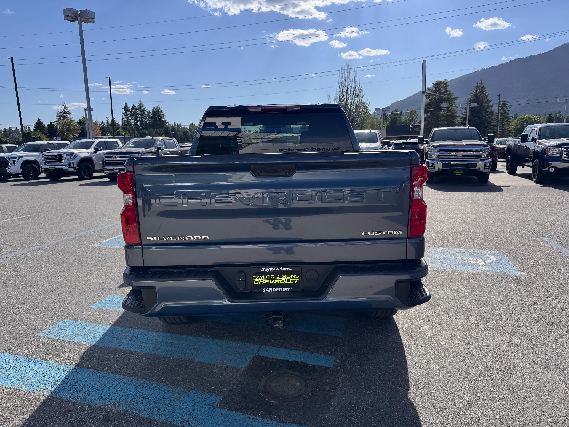 2024 Chevrolet Silverado 1500 CUSTOM / CREW / 2.7 TURBOMAX / SHORT BOX / 1 OWNER / WARRANTY