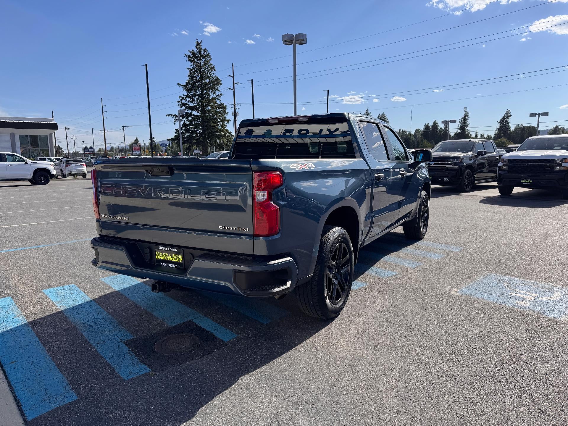 2024 Chevrolet Silverado 1500 CUSTOM / CREW / 2.7 TURBOMAX / SHORT BOX / 1 OWNER / WARRANTY