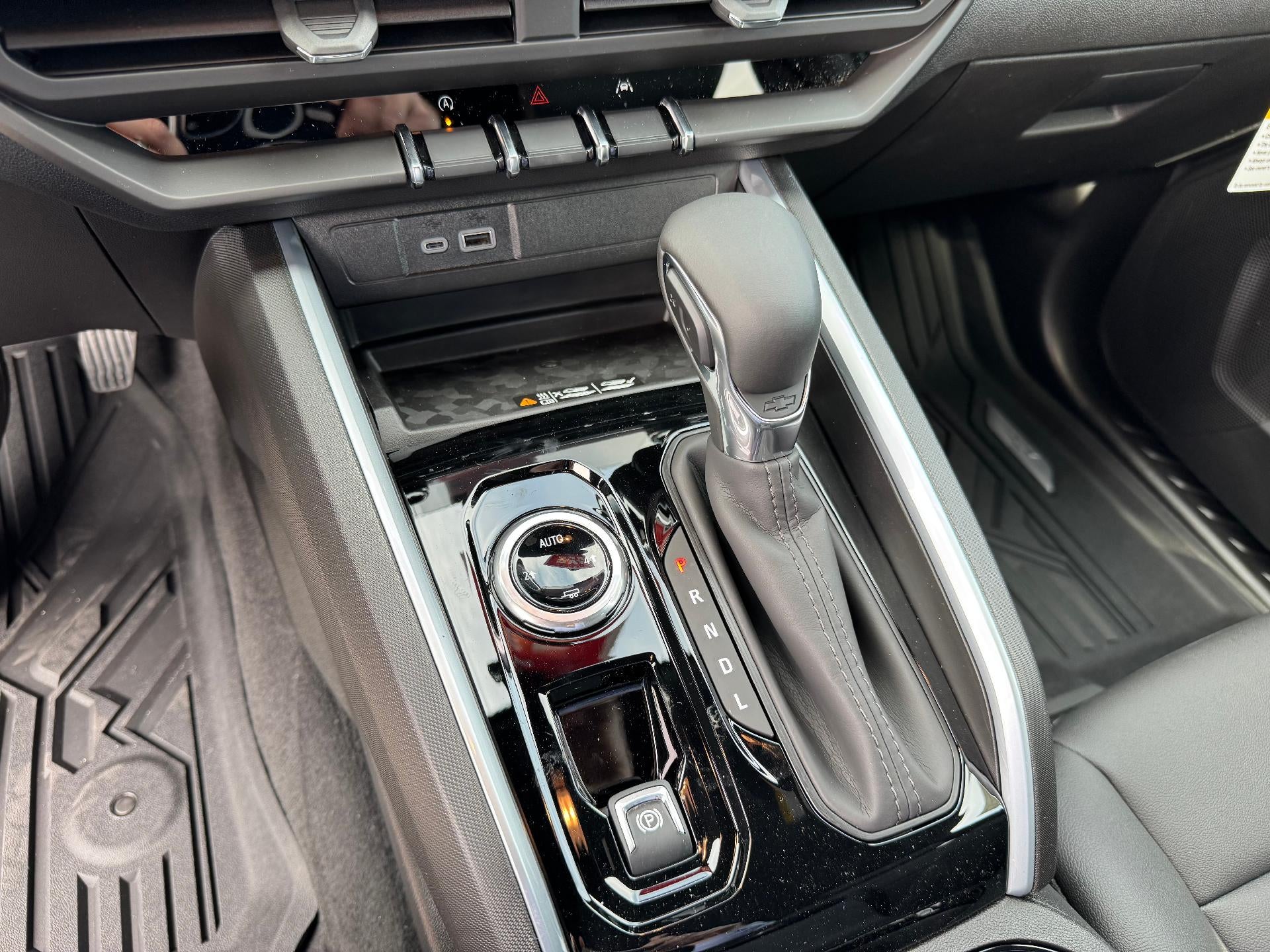 2025 Chevrolet Colorado LT / CREW / 2.7 TURBOMAX / ADAPTIVE CRUISE / HEATED SEATS